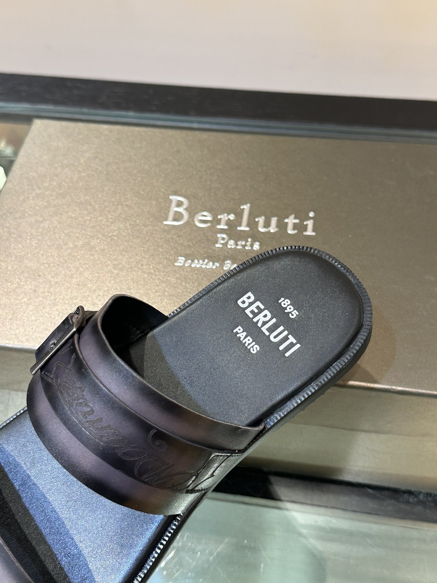 Berlut*布鲁提夏季男士高端真皮拖鞋进口牛皮材质内里进口小牛皮纯橡胶轻底轻便舒适Berlut*徽章和