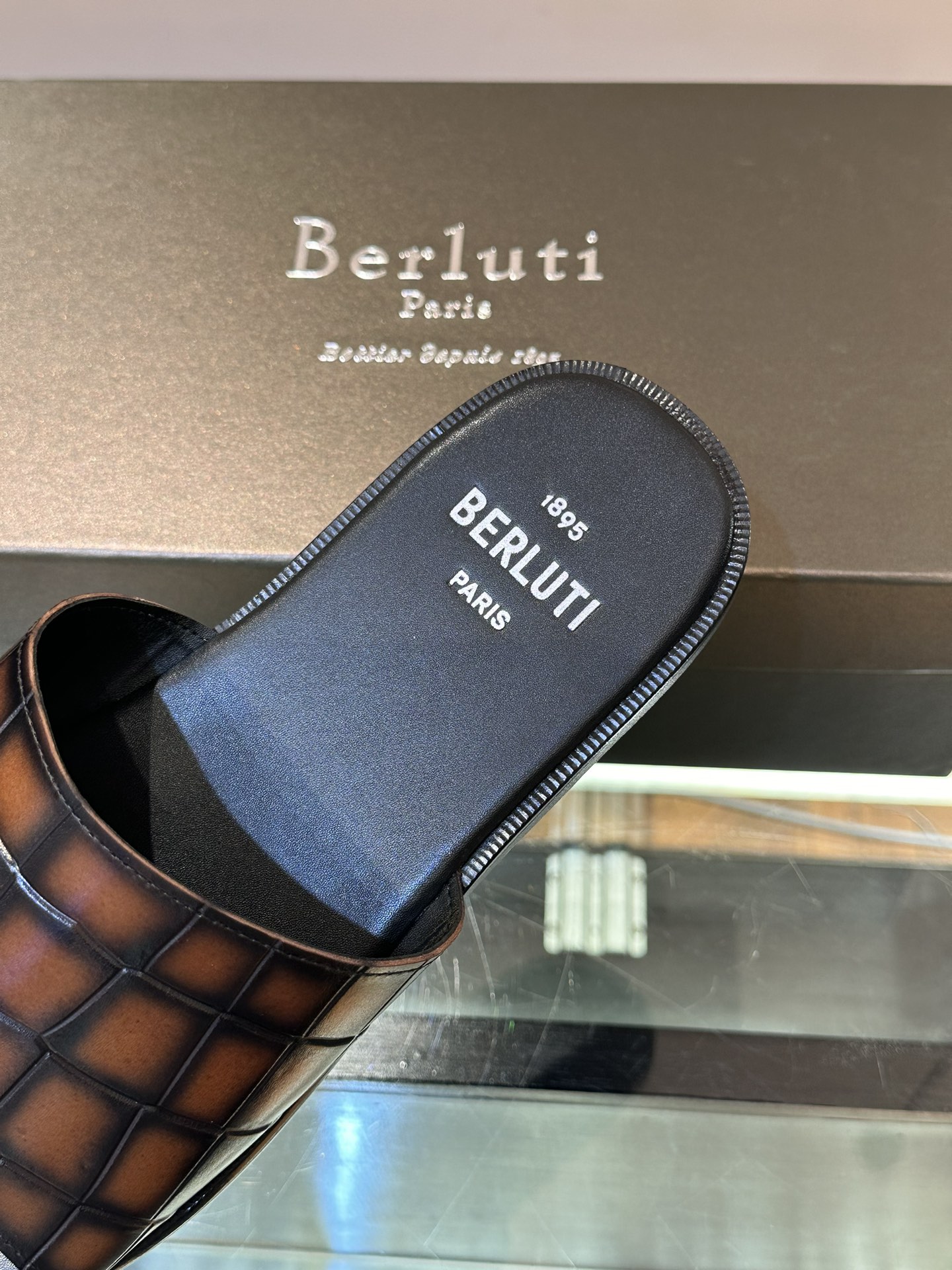 Berlut*布鲁提夏季男士高端真皮拖鞋进口牛皮材质内里进口小牛皮纯橡胶轻底轻便舒适Berlut*徽章和