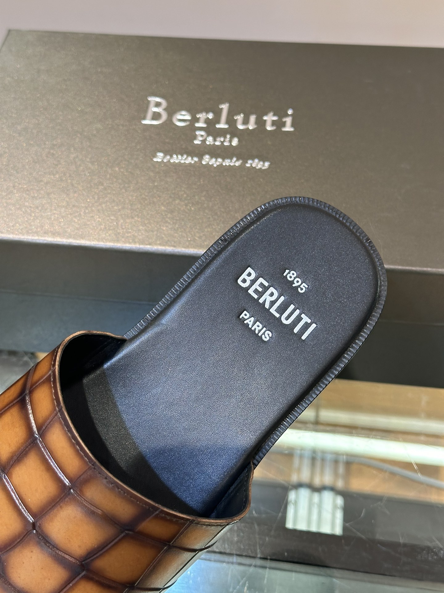 Berlut*布鲁提夏季男士高端真皮拖鞋进口牛皮材质内里进口小牛皮纯橡胶轻底轻便舒适Berlut*徽章和