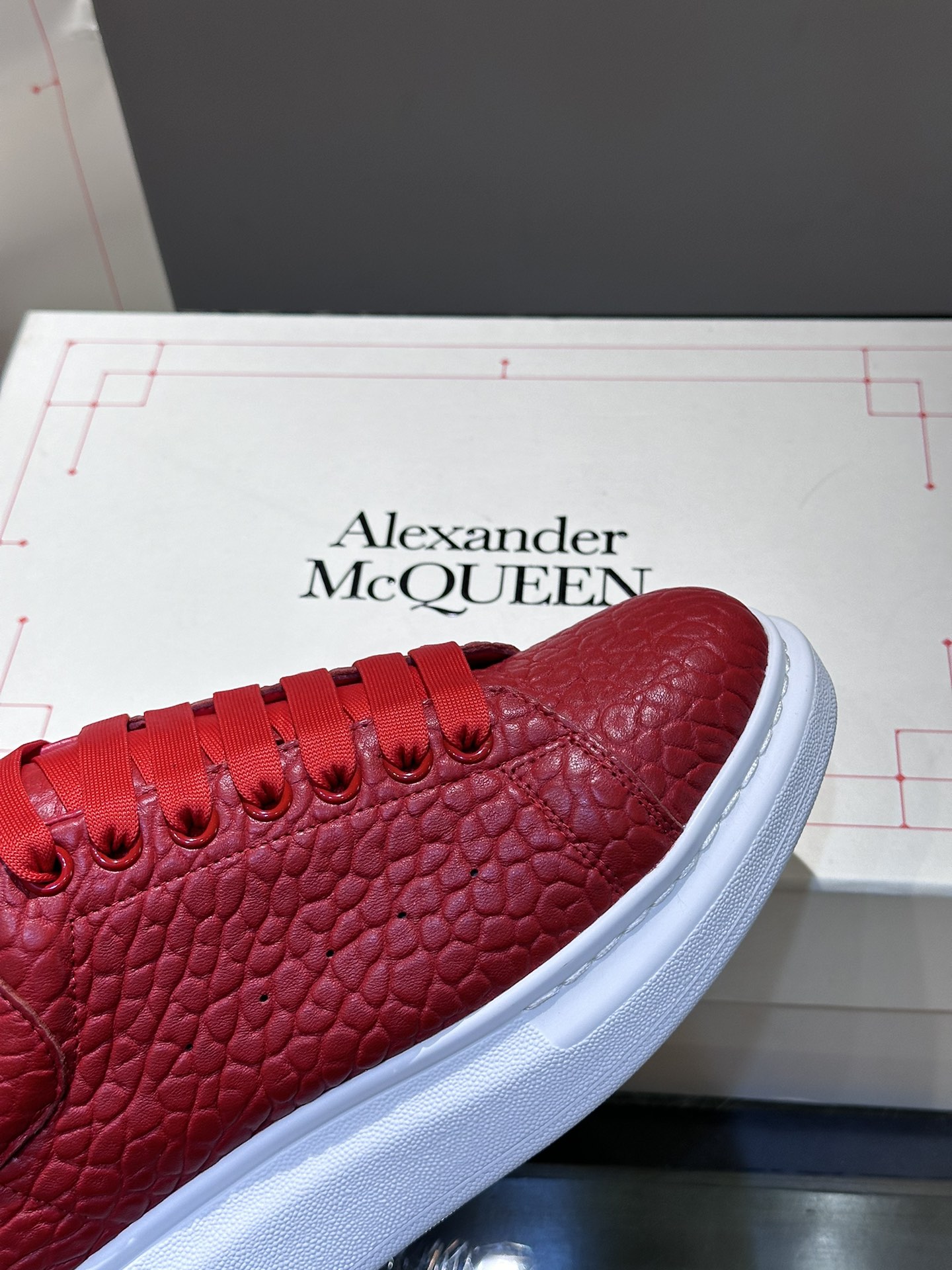 ALEXANDERMCQUEEN/亚历山大麦昆情侣款厚底增高鞋超级无敌百搭经典圆头设计搭配宽扁鞋带鞋舌和