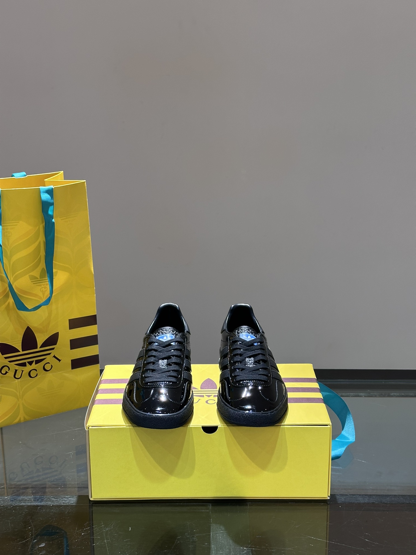 Gucc*xadidas24fwnewarrivalG阿迪联名情侣款休闲板鞋adidas经典三线元素与三