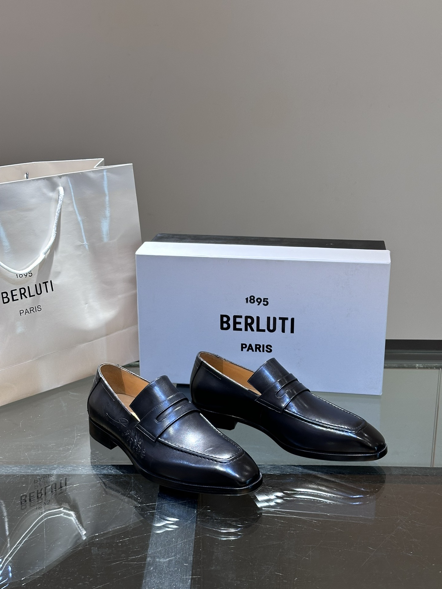 Berluti/布鲁提高端真皮大底正装皮鞋采用进口牛皮鞋面柔软有型手工改色工艺低调奢华气质舒适透气版型小