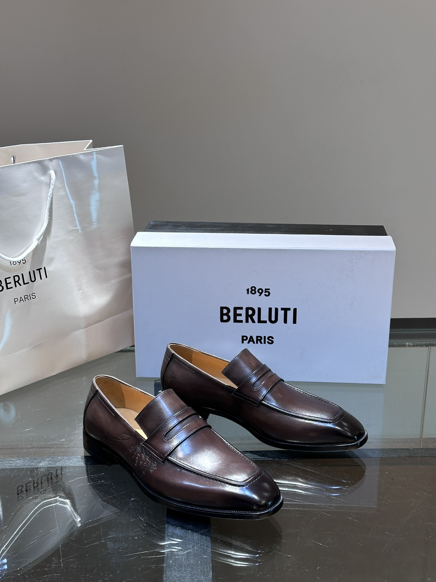 Berluti/布鲁提高端真皮大底正装皮鞋采用进口牛皮鞋面柔软有型手工改色工艺低调奢华气质舒适透气版型小