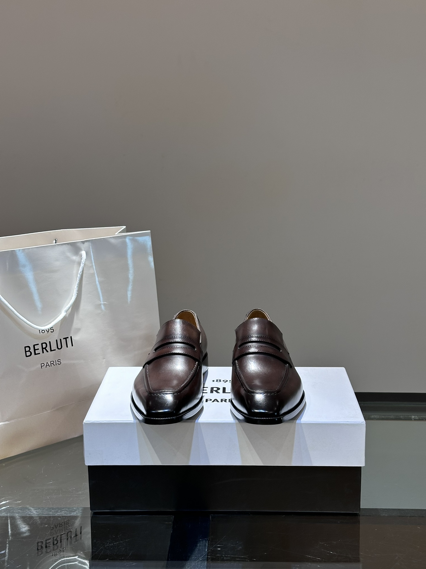 Berluti/布鲁提高端真皮大底正装皮鞋采用进口牛皮鞋面柔软有型手工改色工艺低调奢华气质舒适透气版型小