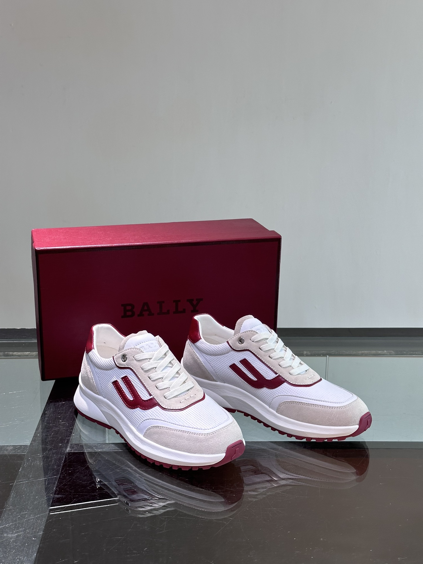 Bally/巴利新款男士拼接休闲运动鞋莞产猛货！采用多材质拼接鞋面翻毛皮和小牛皮嵌入搭配织物面料精制而成