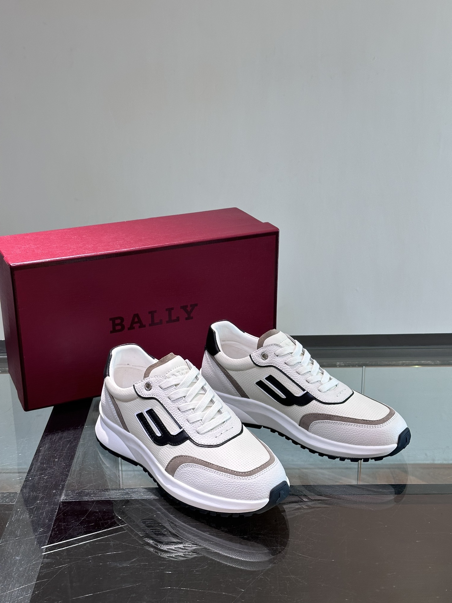 Bally/巴利新款男士拼接休闲运动鞋莞产猛货！采用多材质拼接鞋面翻毛皮和小牛皮嵌入搭配织物面料精制而成