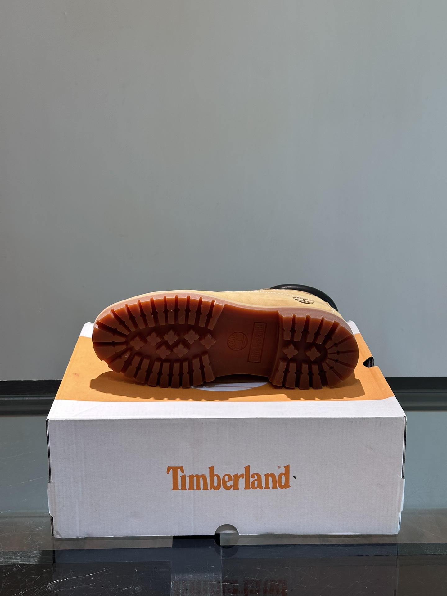 timberland登山鞋秋冬情侣款中帮及踝靴踢不烂大黄靴好穿防水耐造采用进口头层牛皮制作可户外可通勤穿