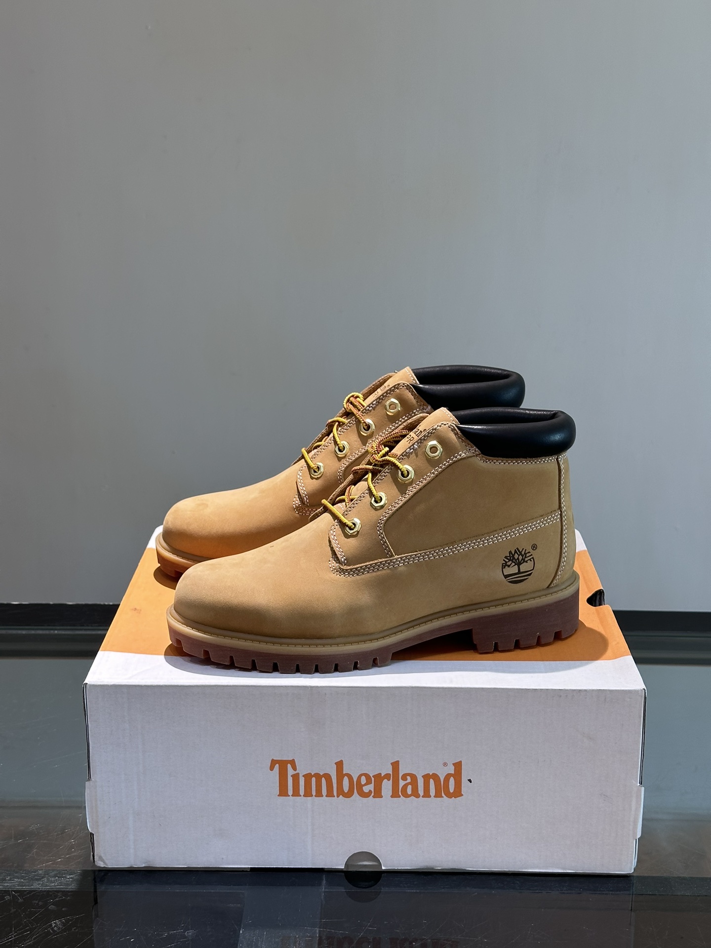 timberland登山鞋秋冬情侣款中帮及踝靴踢不烂大黄靴好穿防水耐造采用进口头层牛皮制作可户外可通勤穿