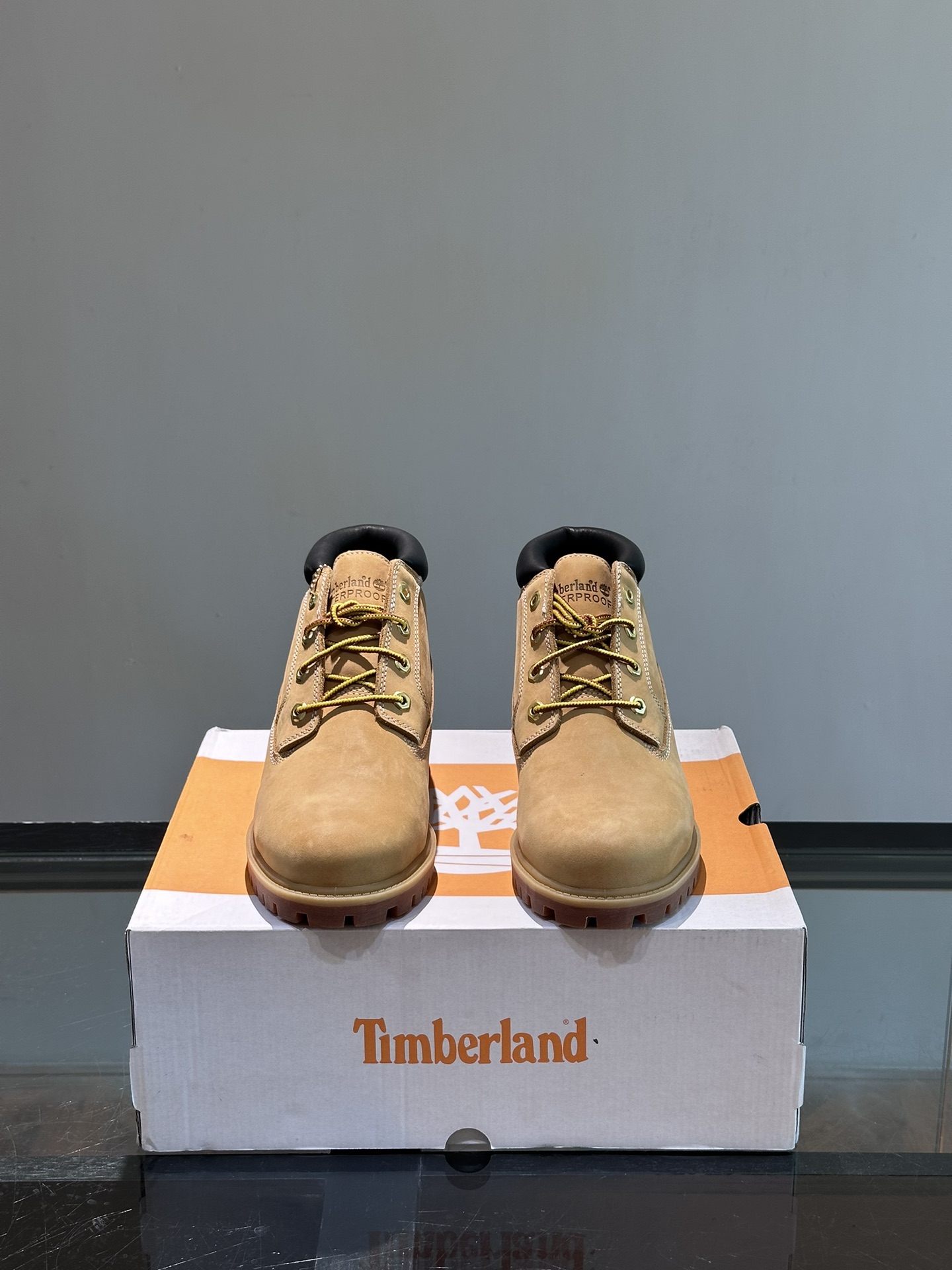 timberland登山鞋秋冬情侣款中帮及踝靴踢不烂大黄靴好穿防水耐造采用进口头层牛皮制作可户外可通勤穿