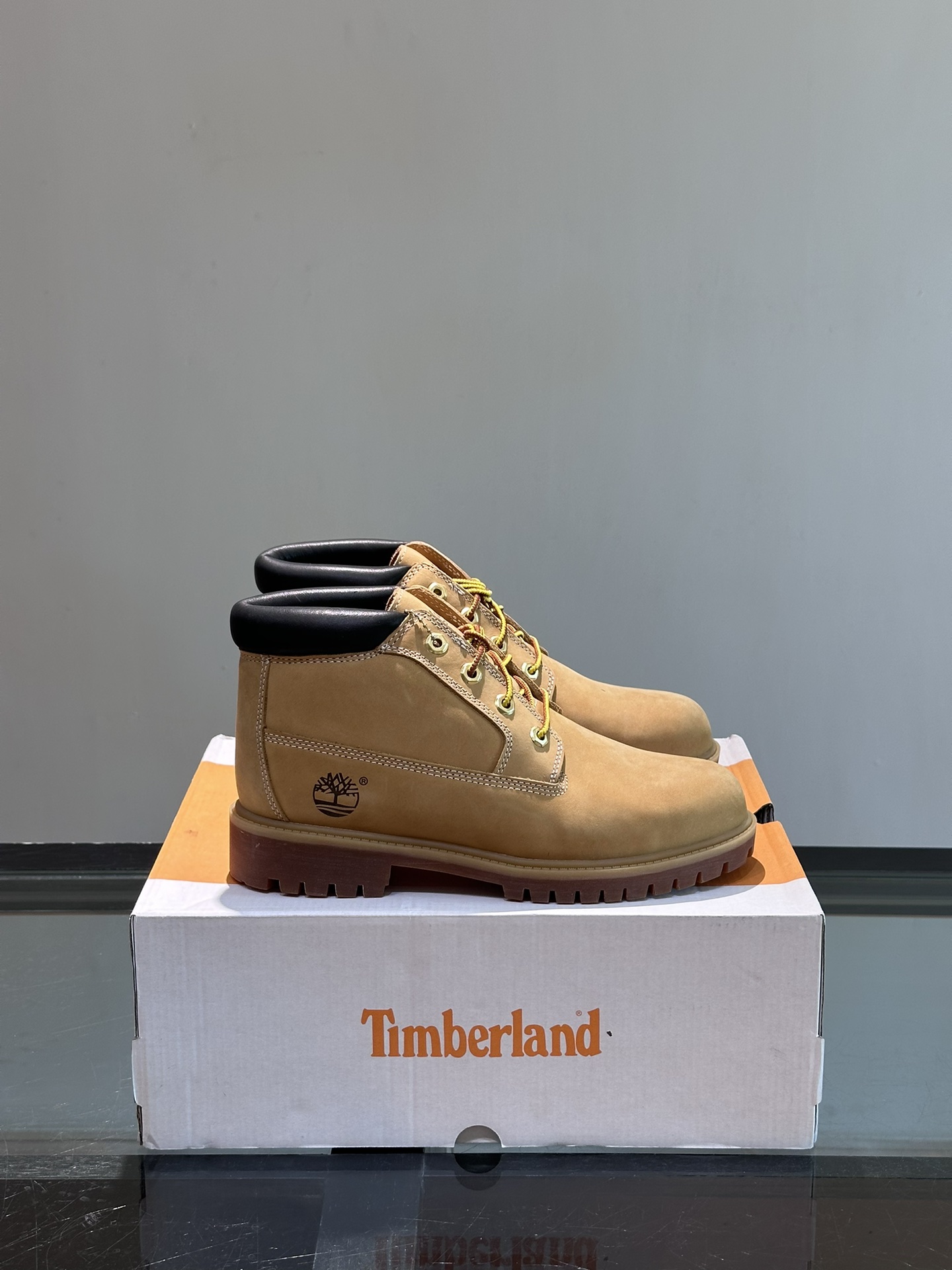 timberland登山鞋秋冬情侣款中帮及踝靴踢不烂大黄靴好穿防水耐造采用进口头层牛皮制作可户外可通勤穿