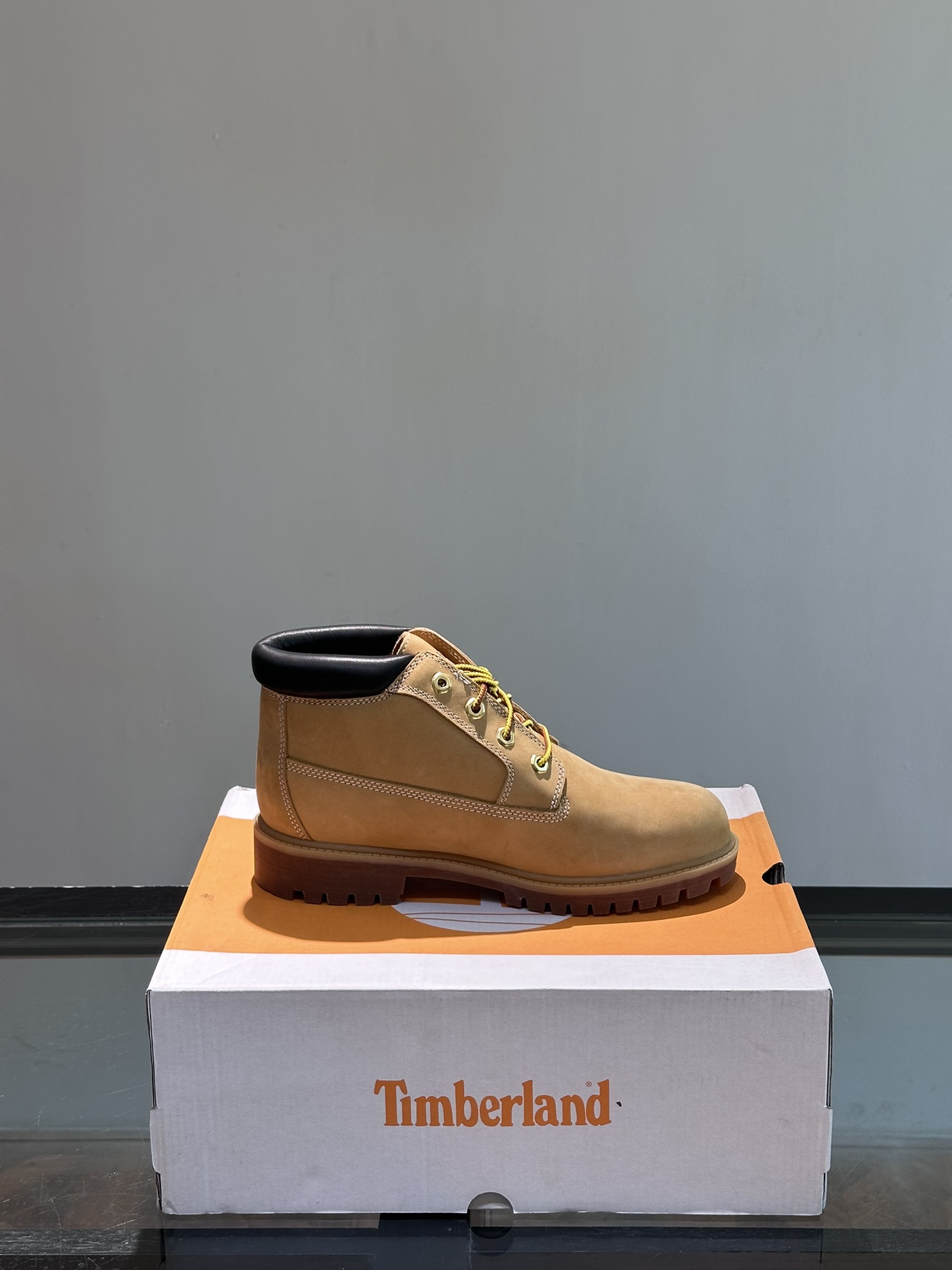 timberland登山鞋秋冬情侣款中帮及踝靴踢不烂大黄靴好穿防水耐造采用进口头层牛皮制作可户外可通勤穿