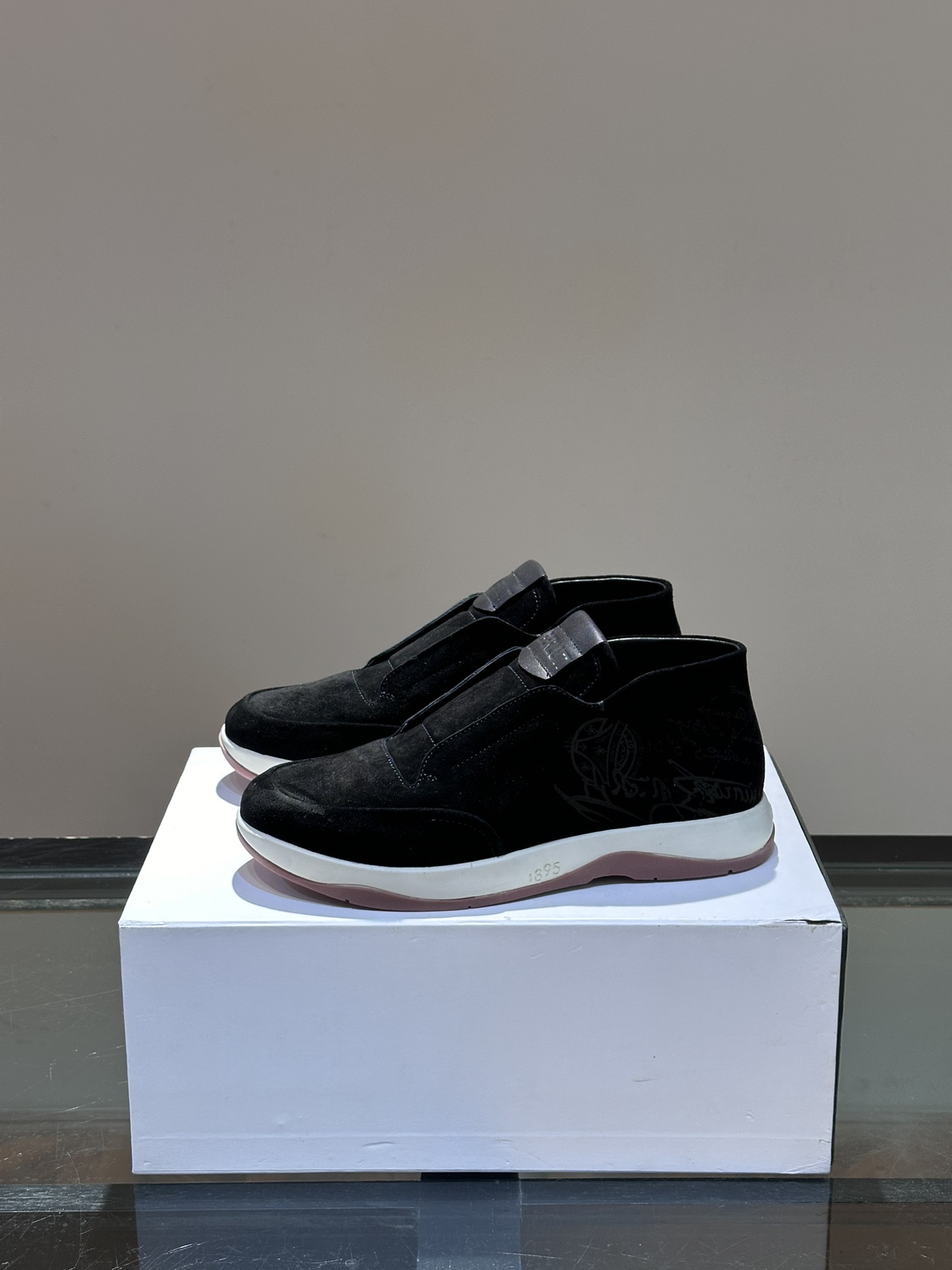 Berluti/Berluti mocasines con inspiración, silueta sencilla para adaptarse a las curvas naturales de