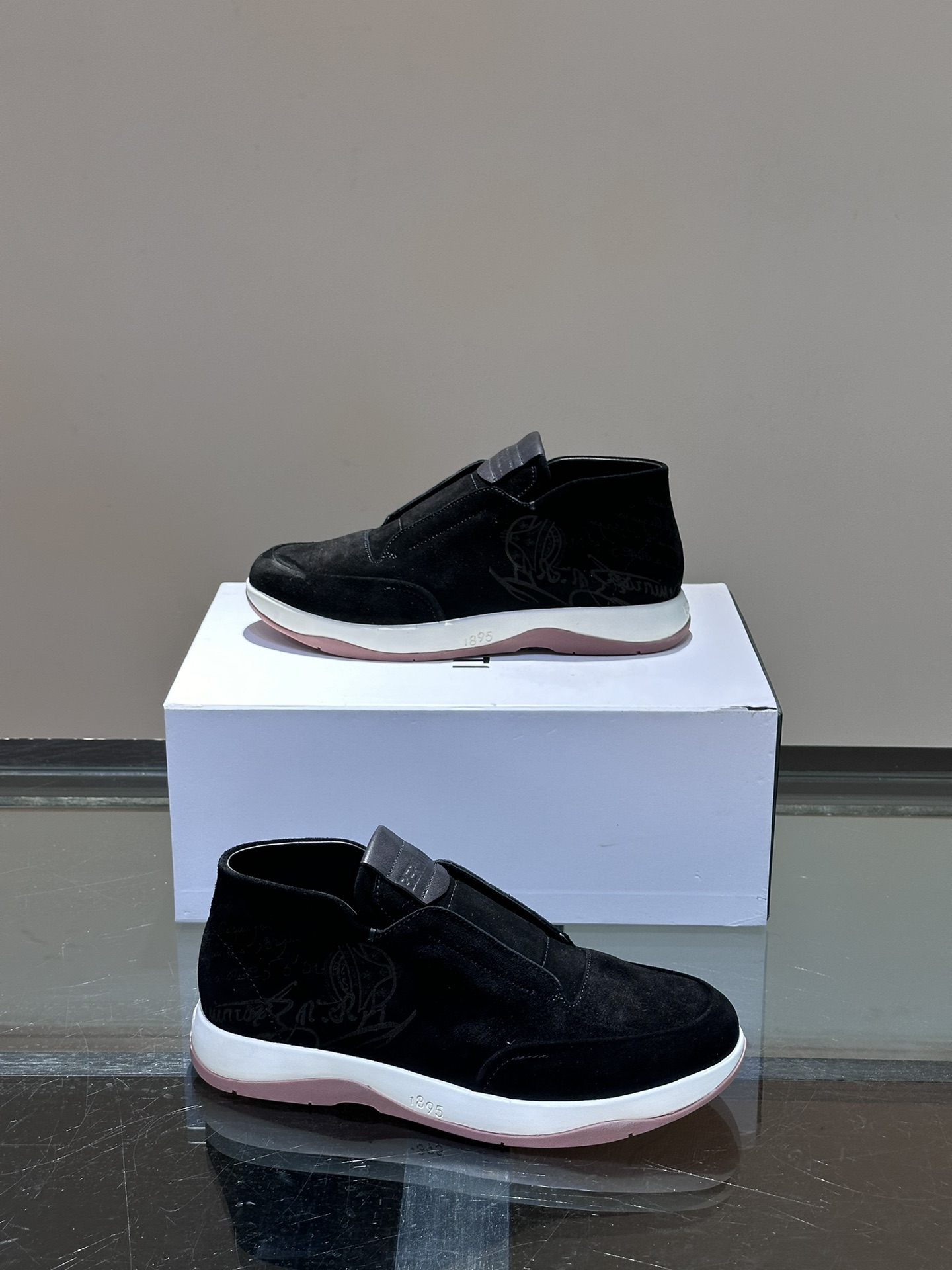 Berluti/Berluti mocasines con inspiración, silueta sencilla para adaptarse a las curvas naturales de