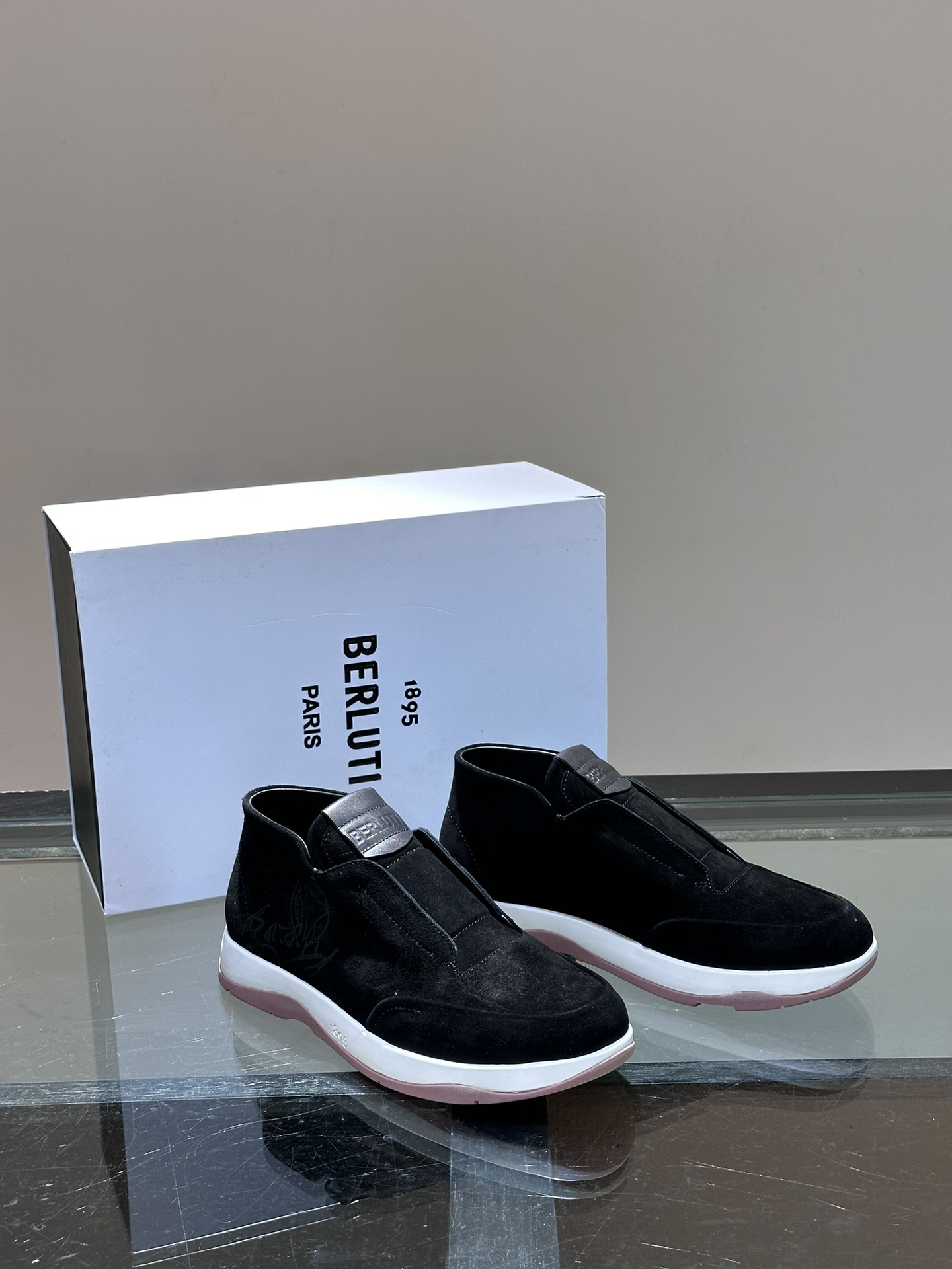 Berluti/Berluti mocasines con inspiración, silueta sencilla para adaptarse a las curvas naturales de