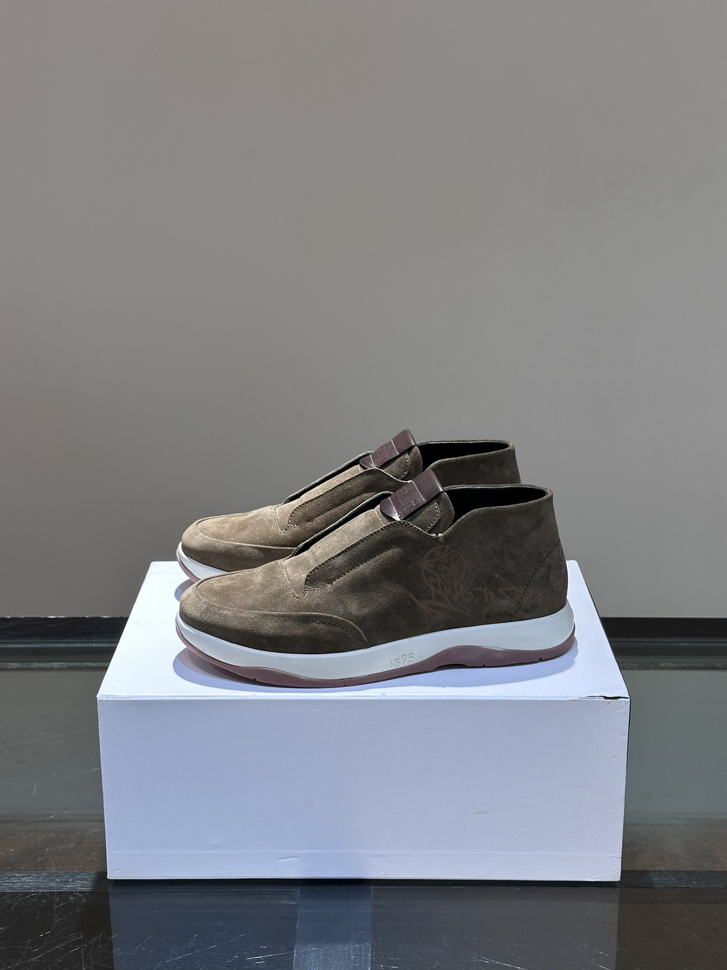 Berluti/Berluti mocasines con inspiración, silueta sencilla para adaptarse a las curvas naturales de
