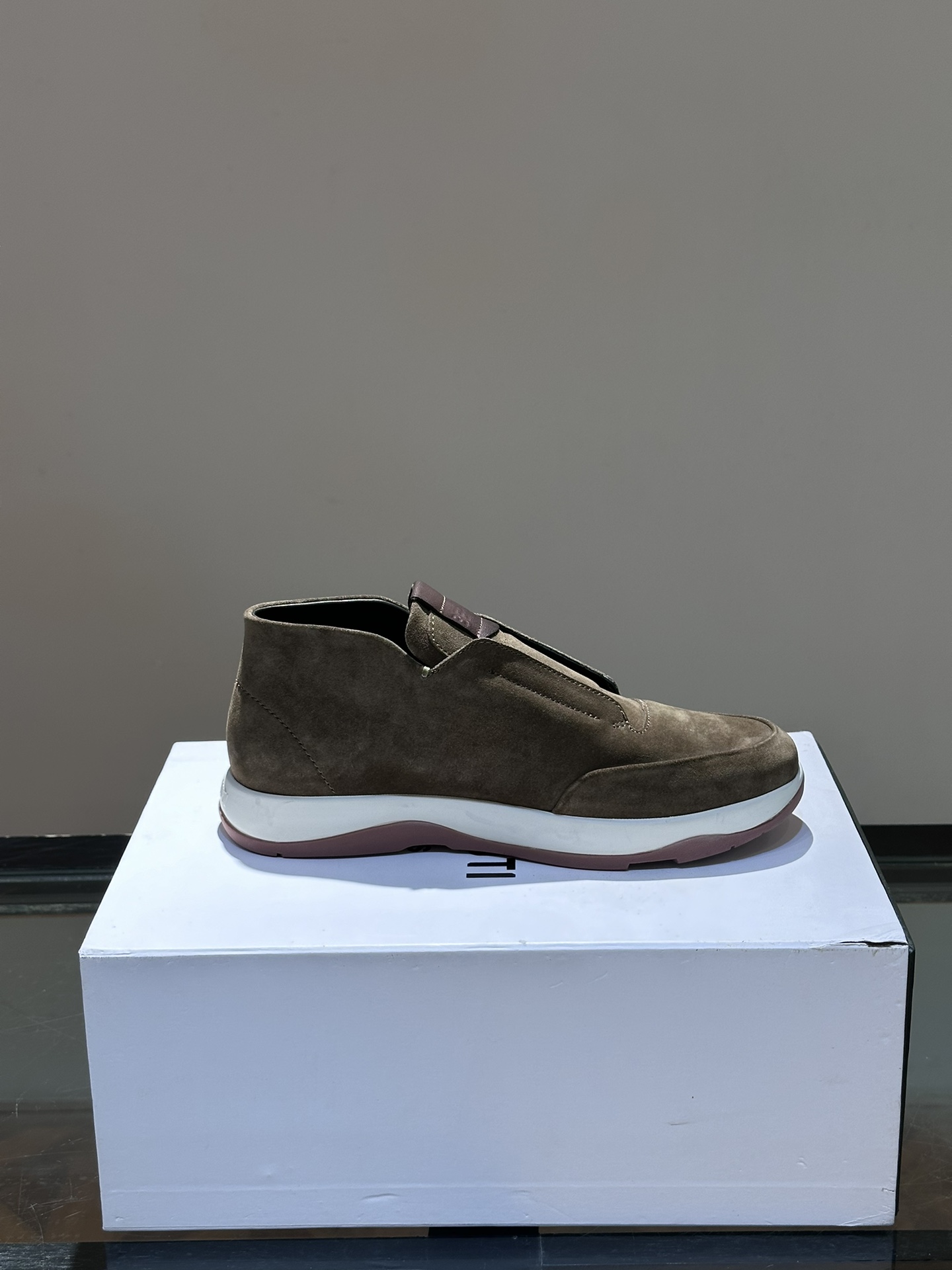 Berluti/Berluti mocasines con inspiración, silueta sencilla para adaptarse a las curvas naturales de