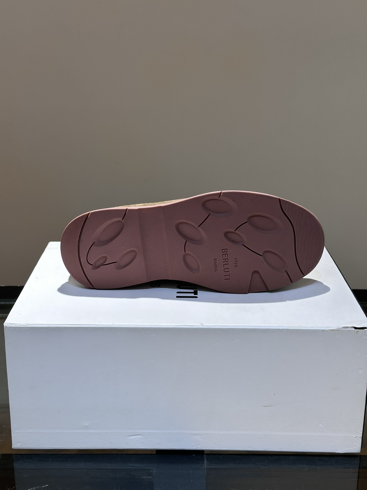 Berluti/Berluti mocasines con inspiración, silueta sencilla para adaptarse a las curvas naturales de