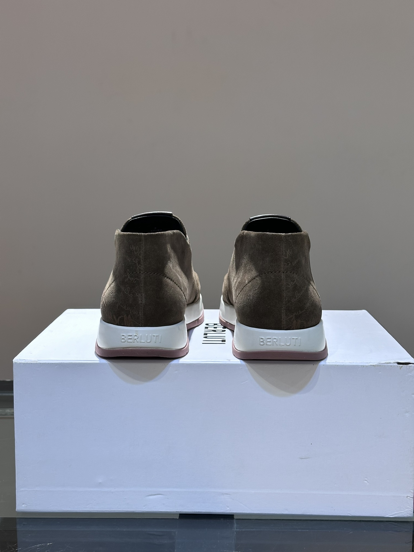 Berluti/Berluti mocasines con inspiración, silueta sencilla para adaptarse a las curvas naturales de