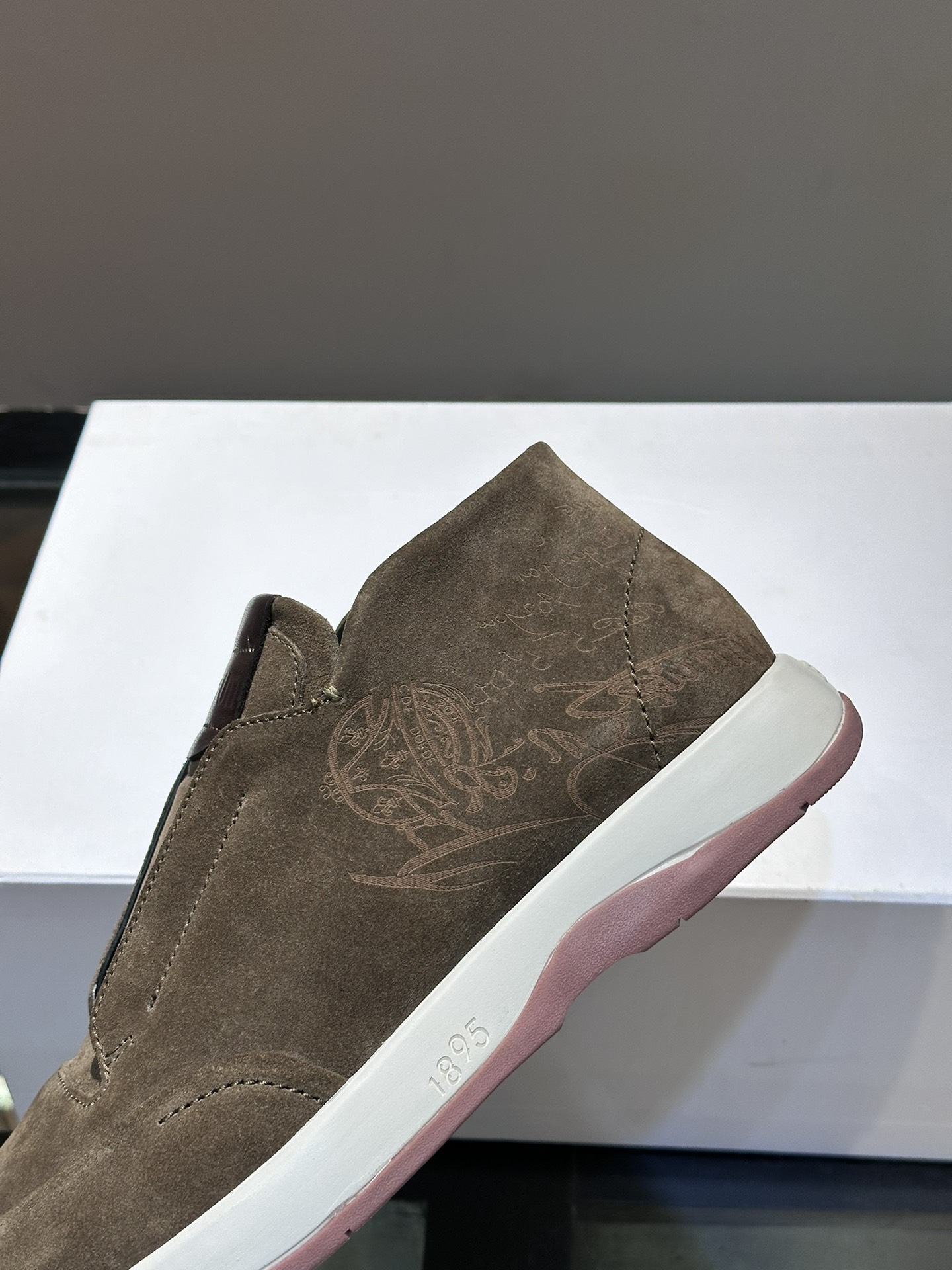 Berluti/Berluti mocasines con inspiración, silueta sencilla para adaptarse a las curvas naturales de