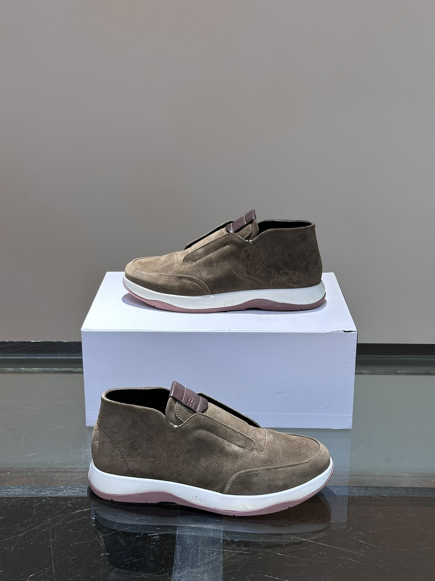 Berluti/Berluti mocasines con inspiración, silueta sencilla para adaptarse a las curvas naturales de