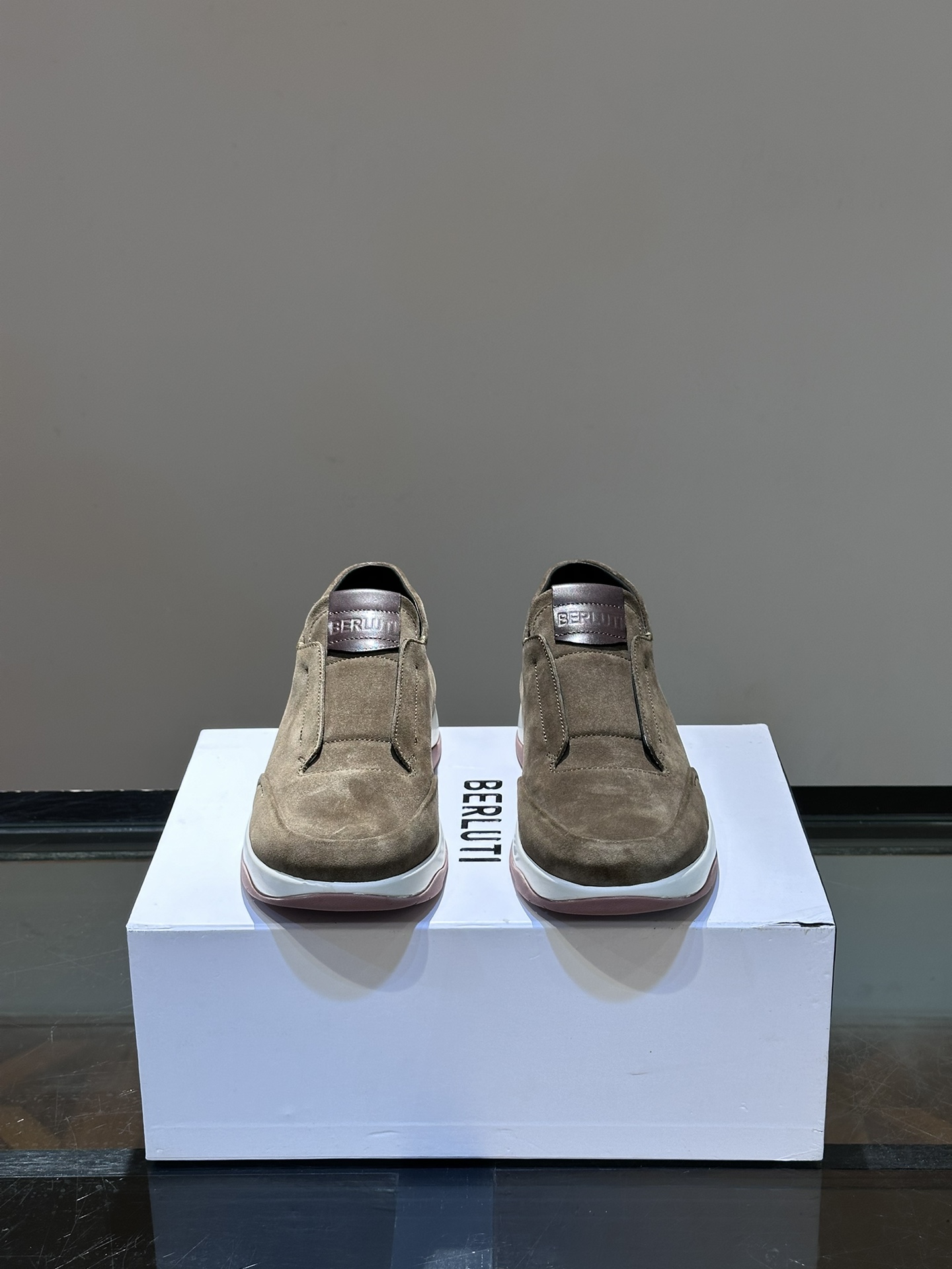 Berluti/Berluti mocasines con inspiración, silueta sencilla para adaptarse a las curvas naturales de