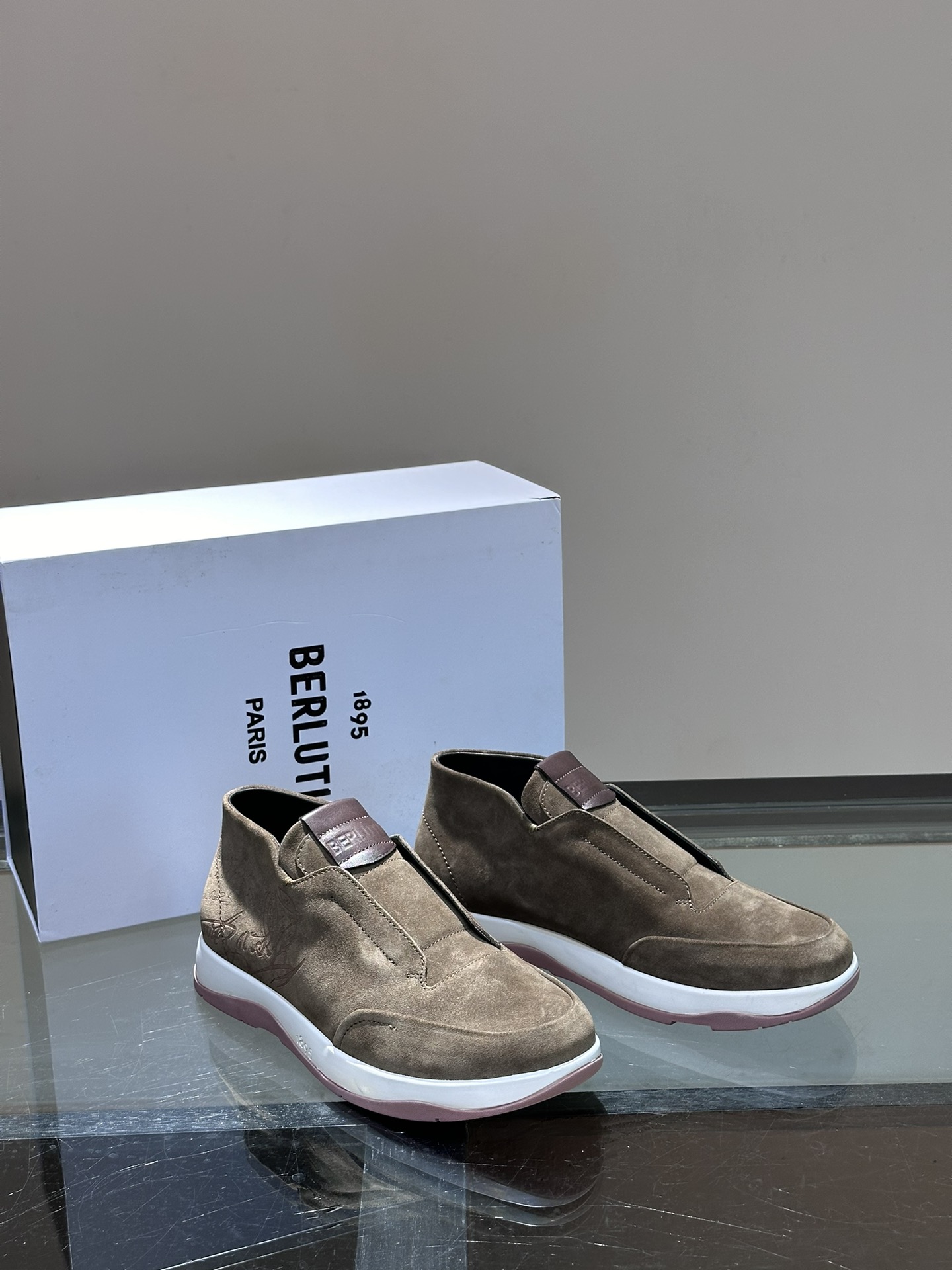 Berluti/Berluti mocasines con inspiración, silueta sencilla para adaptarse a las curvas naturales de
