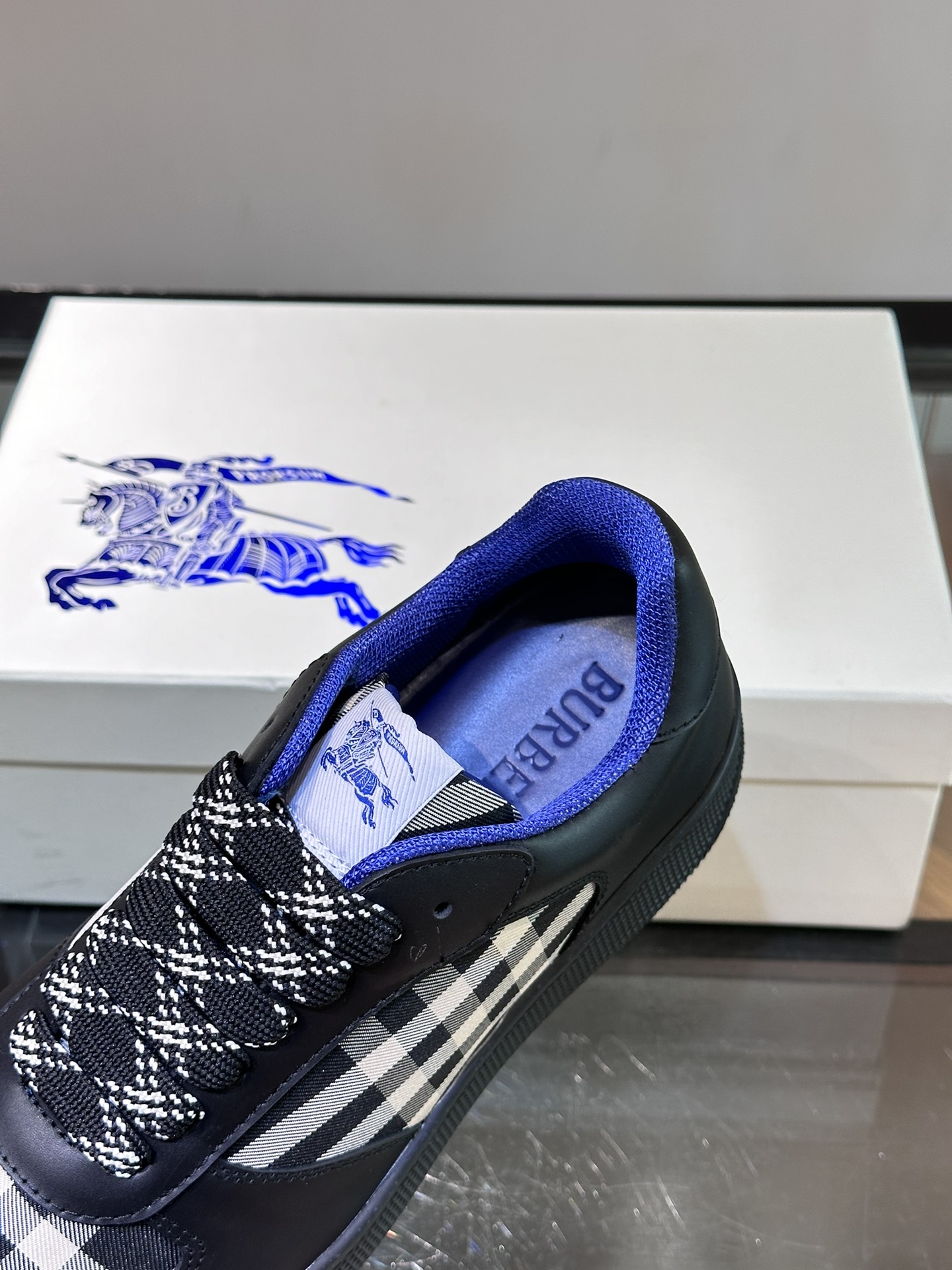 𝐁𝐔𝐑𝐁𝐁𝐄𝐑𝐑𝐘# Nuevo Burberry War Horse Check Casual Sneaker New Terrace Entrenadores casuales 