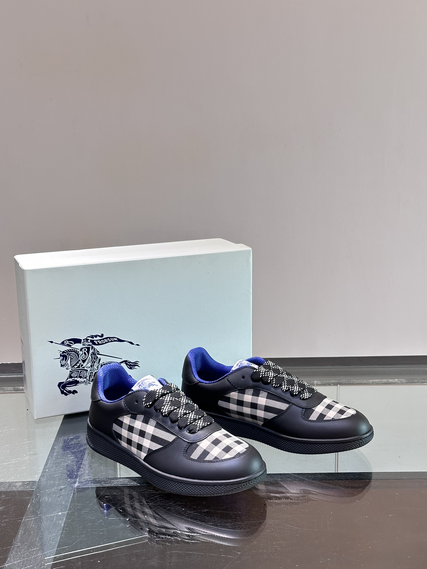 𝐁𝐔𝐑𝐁𝐁𝐄𝐑𝐑𝐘# Nuevo Burberry War Horse Check Casual Sneaker New Terrace Entrenadores casuales 