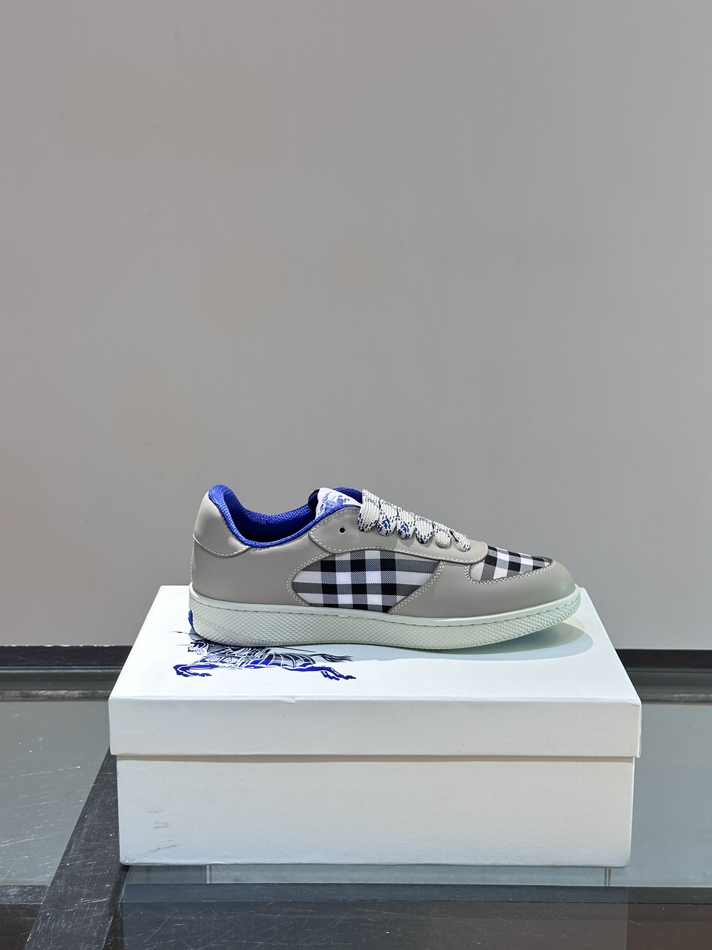 𝐁𝐔𝐑𝐁𝐁𝐄𝐑𝐑𝐘# Nuevo Burberry War Horse Check Casual Sneaker New Terrace Entrenadores casuales 