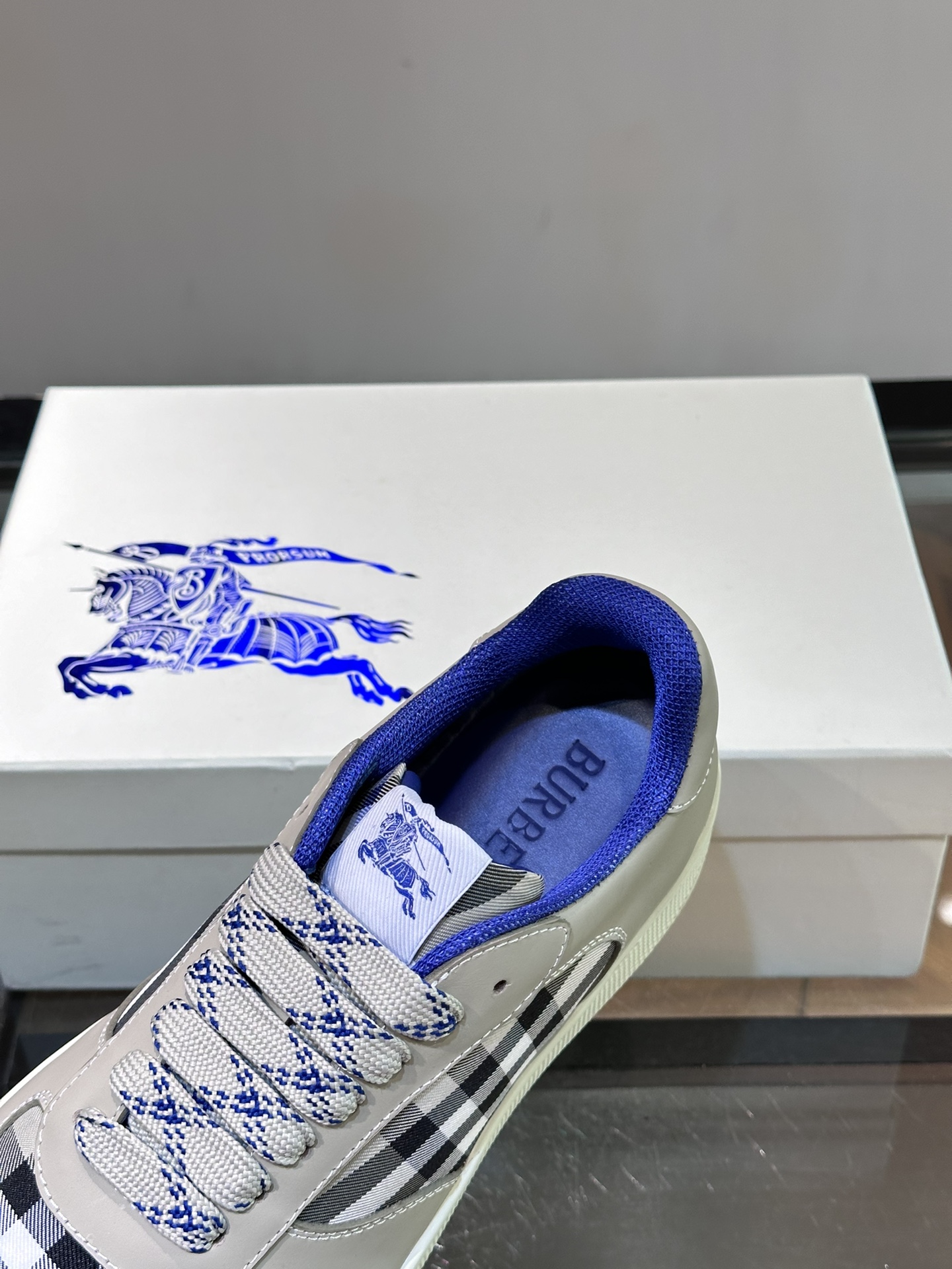 𝐁𝐔𝐑𝐁𝐁𝐄𝐑𝐑𝐘# Nuevo Burberry War Horse Check Casual Sneaker New Terrace Entrenadores casuales 