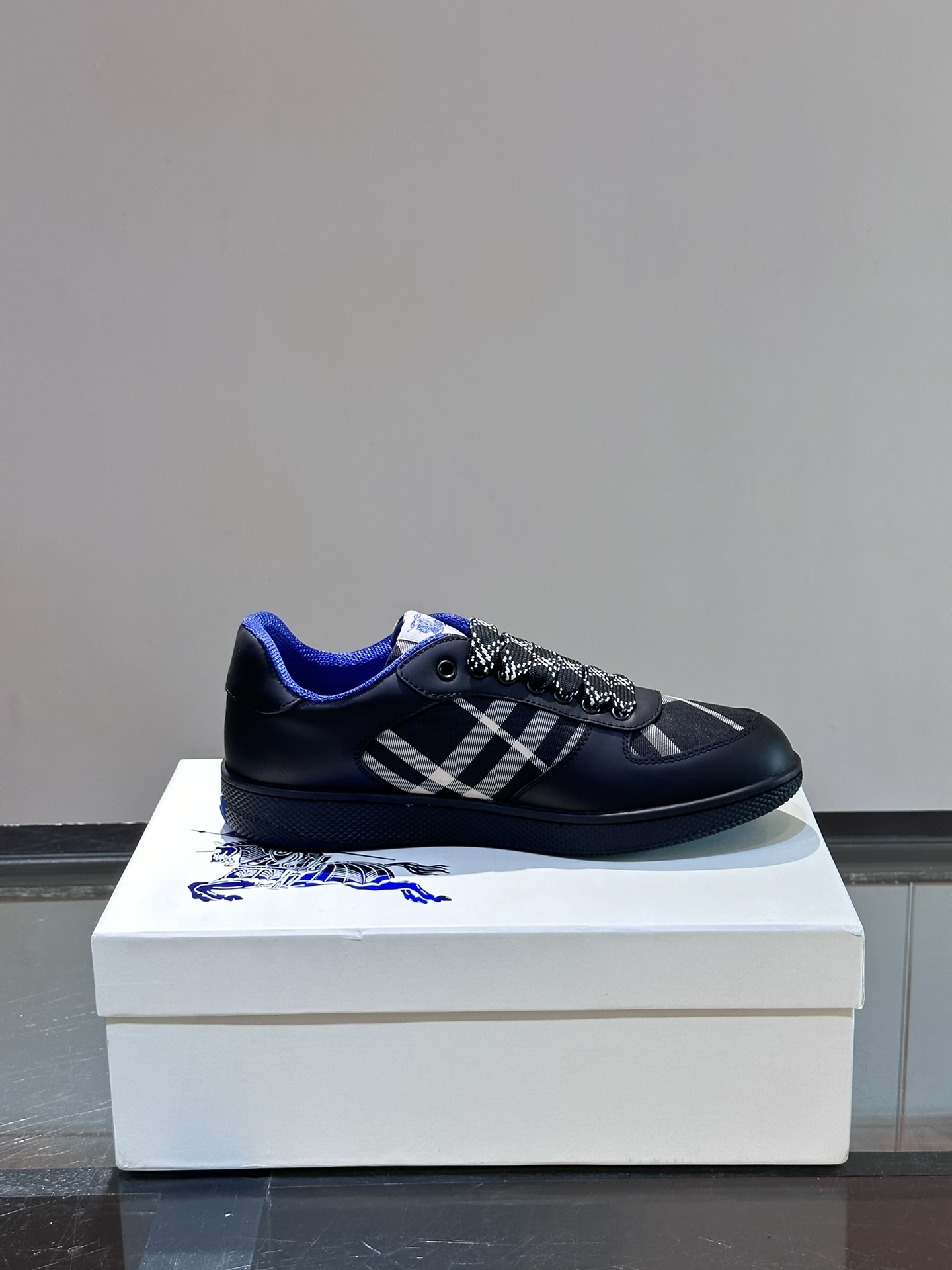 𝐁𝐔𝐑𝐁𝐁𝐄𝐑𝐑𝐘# Nuevo Burberry War Horse Check Casual Sneaker New Terrace Entrenadores casuales 