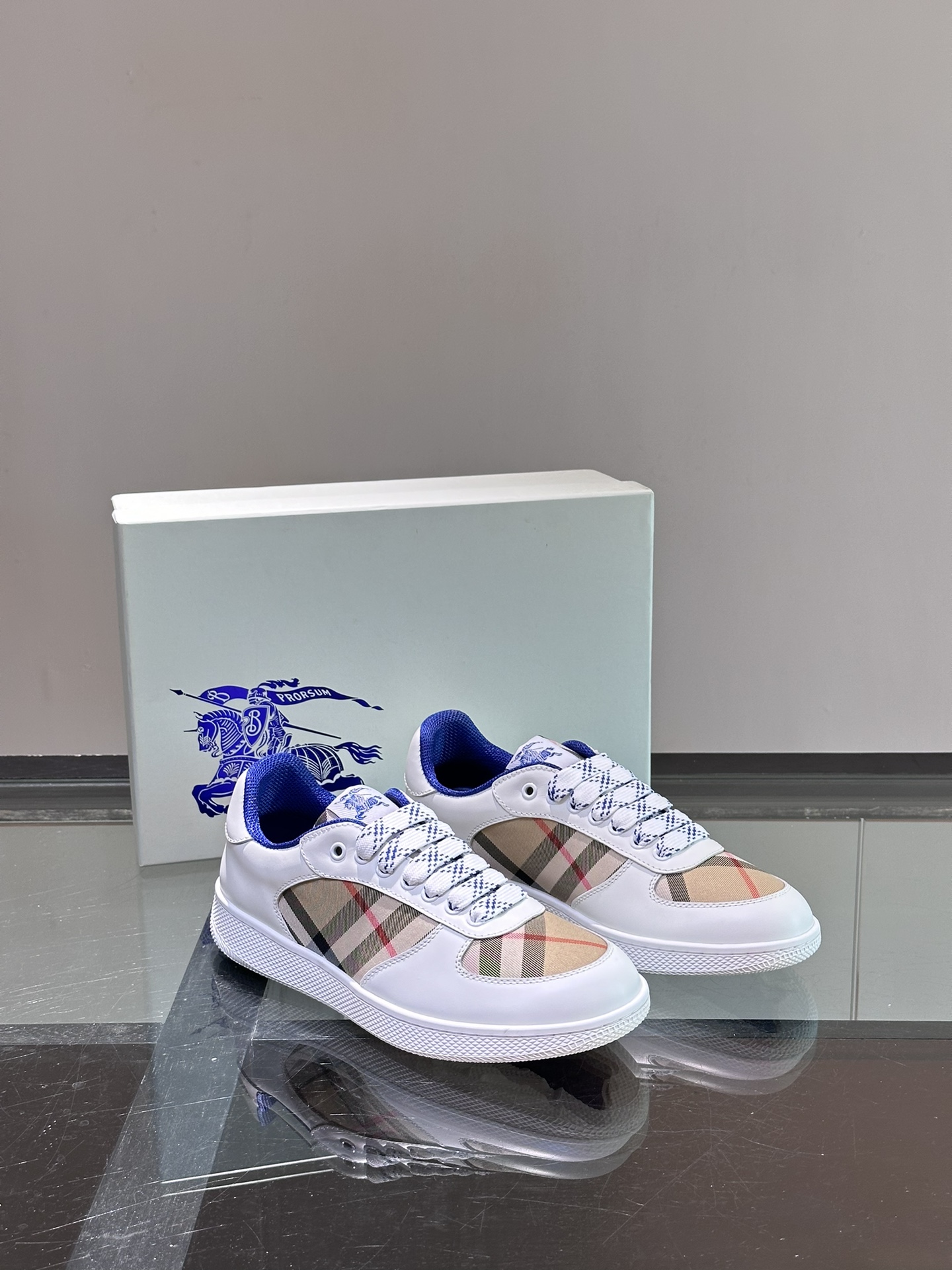 𝐁𝐔𝐑𝐁𝐁𝐄𝐑𝐑𝐘# Nuevo Burberry War Horse Check Casual Sneaker New Terrace Entrenadores casuales 