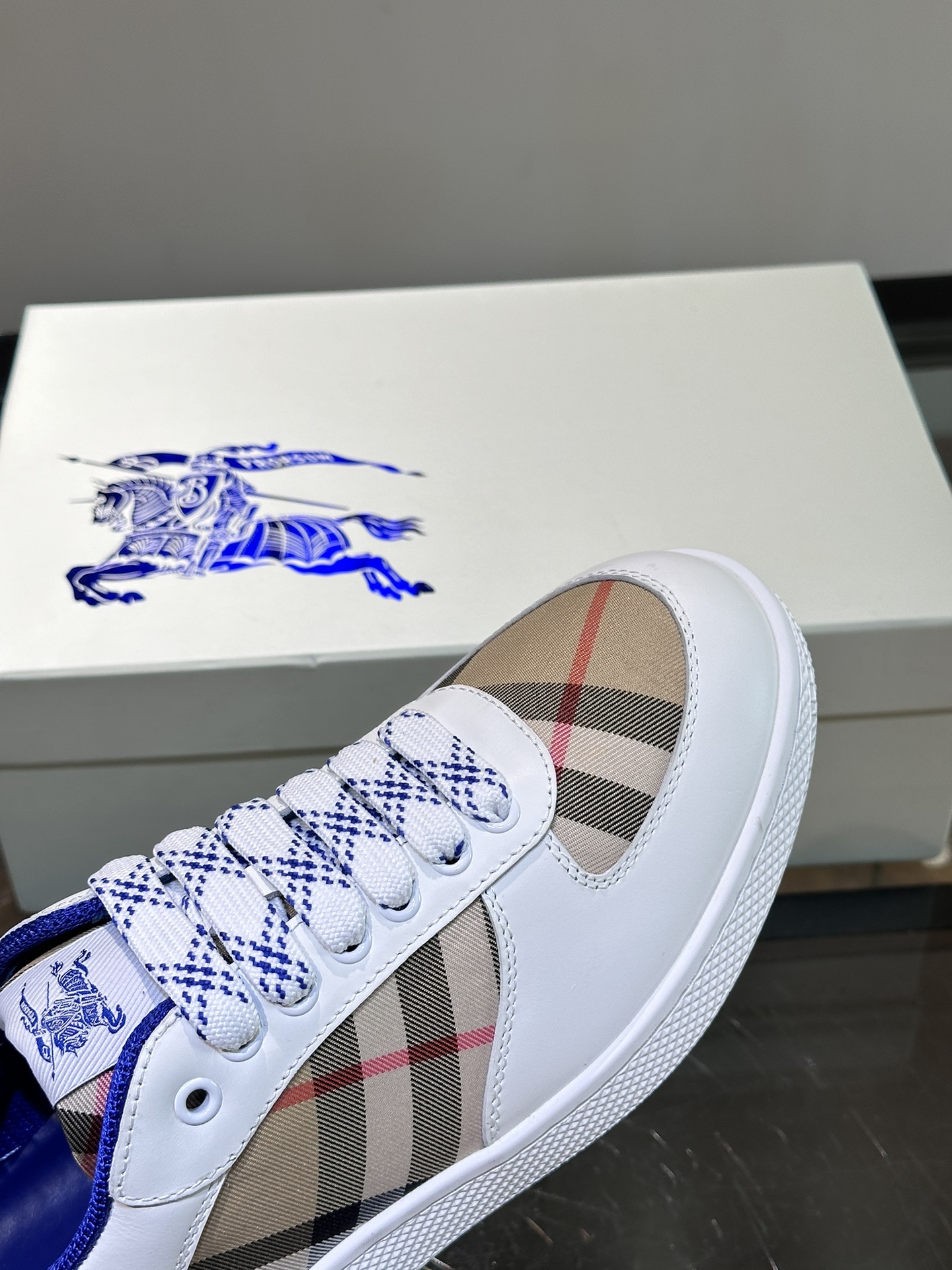 𝐁𝐔𝐑𝐁𝐁𝐄𝐑𝐑𝐘# Nuevo Burberry War Horse Check Casual Sneaker New Terrace Entrenadores casuales 