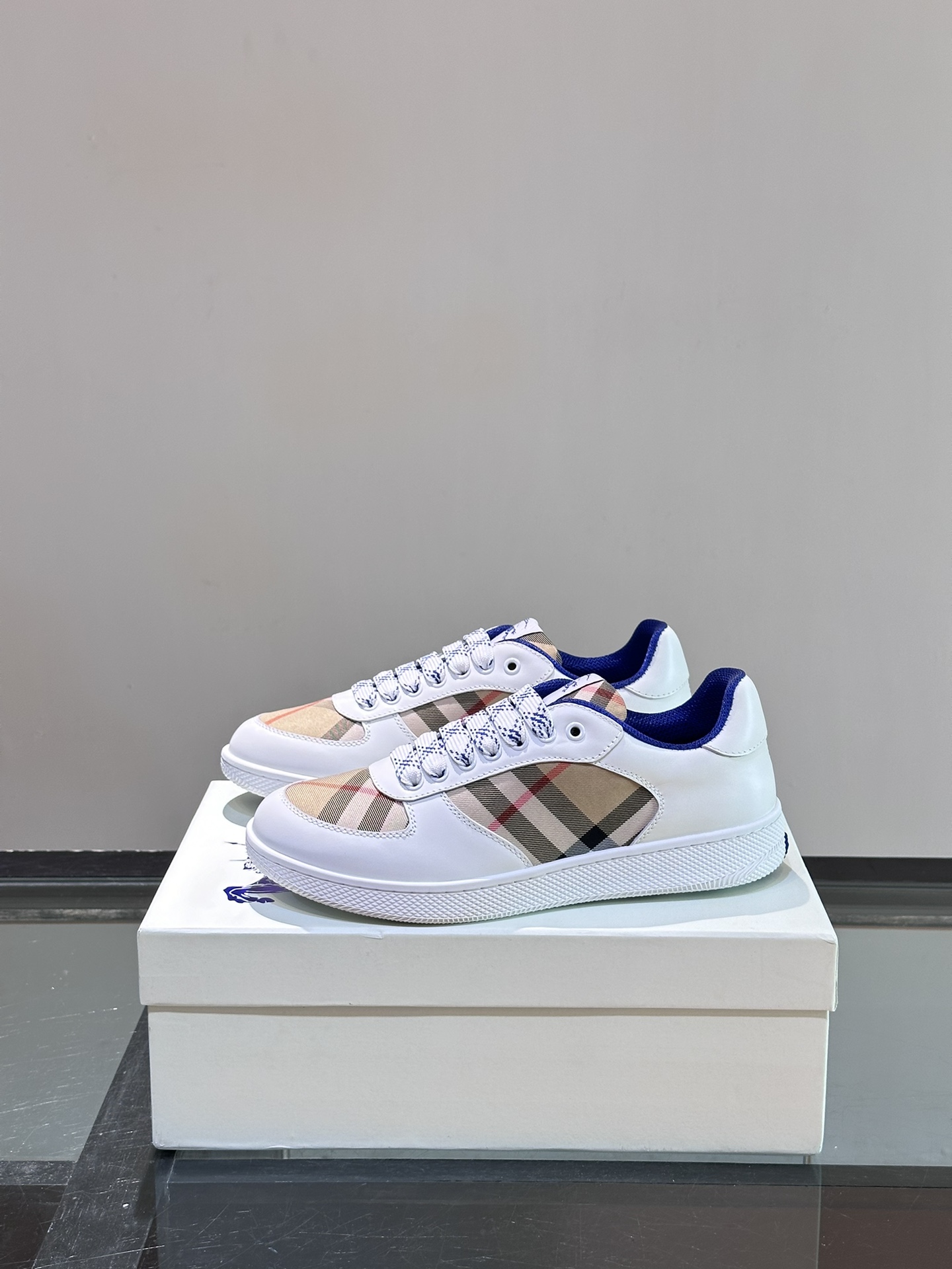 𝐁𝐔𝐑𝐁𝐁𝐄𝐑𝐑𝐘# Nuevo Burberry War Horse Check Casual Sneaker New Terrace Entrenadores casuales 