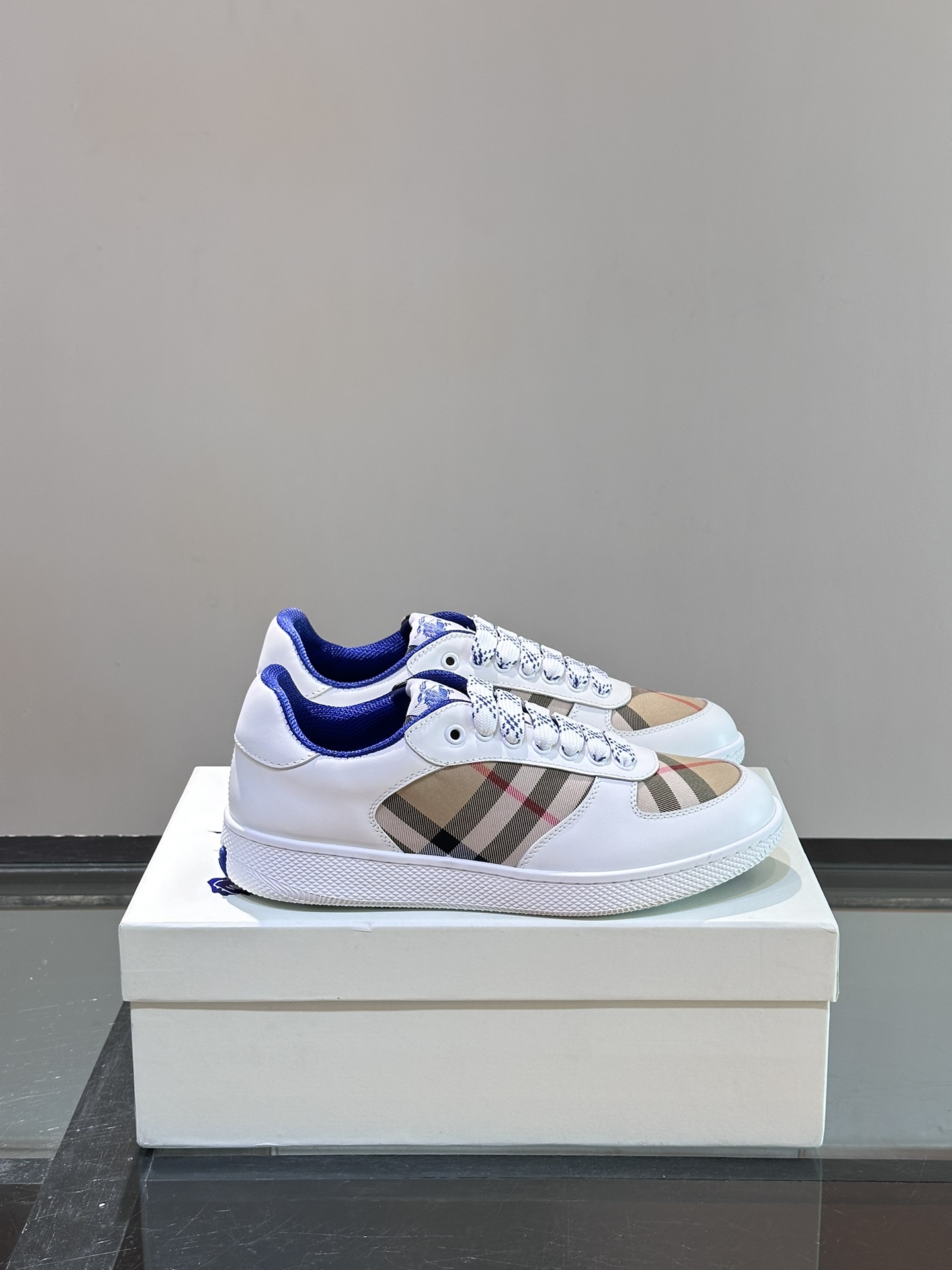 𝐁𝐔𝐑𝐁𝐁𝐄𝐑𝐑𝐘# Nuevo Burberry War Horse Check Casual Sneaker New Terrace Entrenadores casuales 