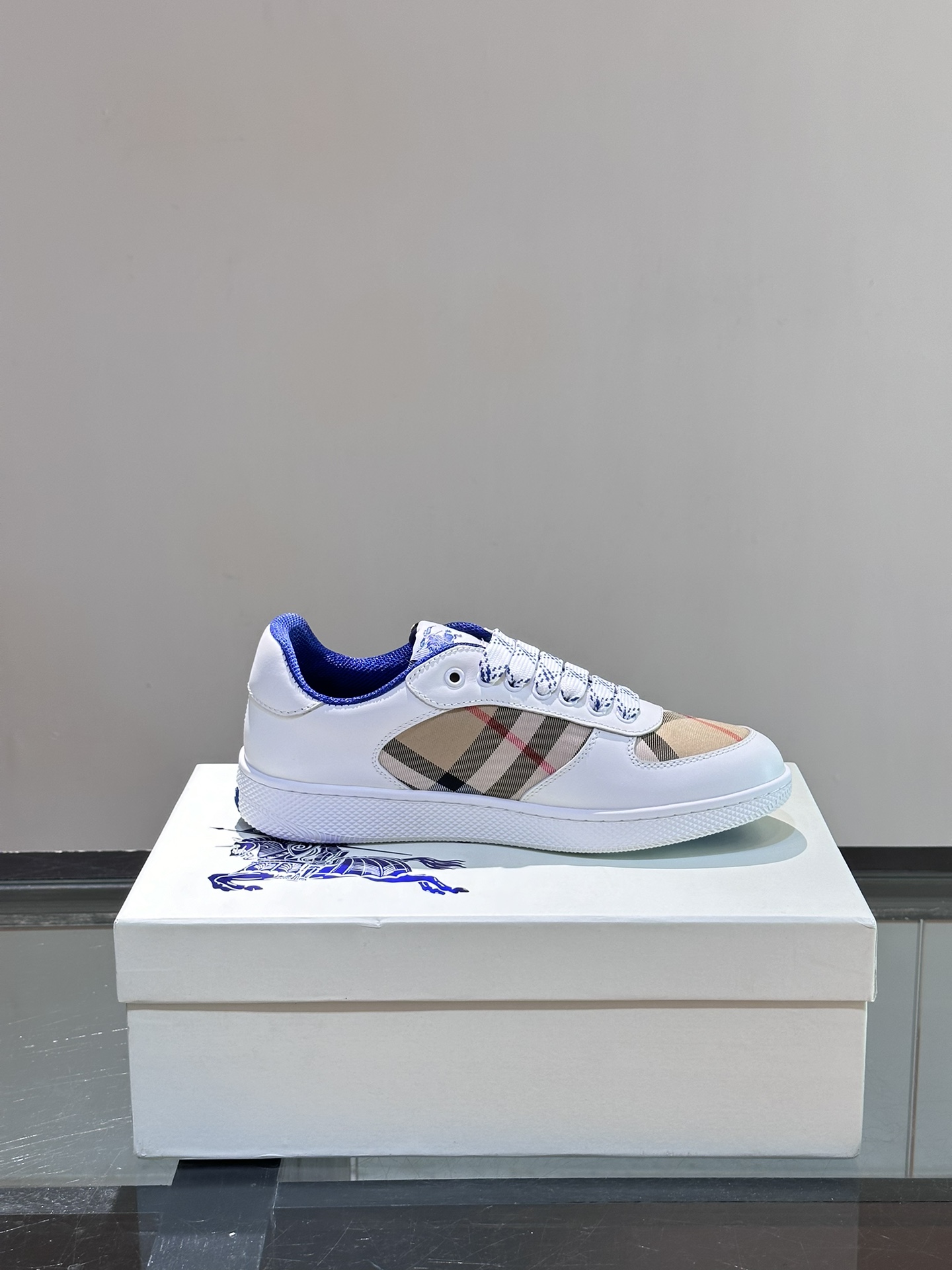𝐁𝐔𝐑𝐁𝐁𝐄𝐑𝐑𝐘# Nuevo Burberry War Horse Check Casual Sneaker New Terrace Entrenadores casuales 