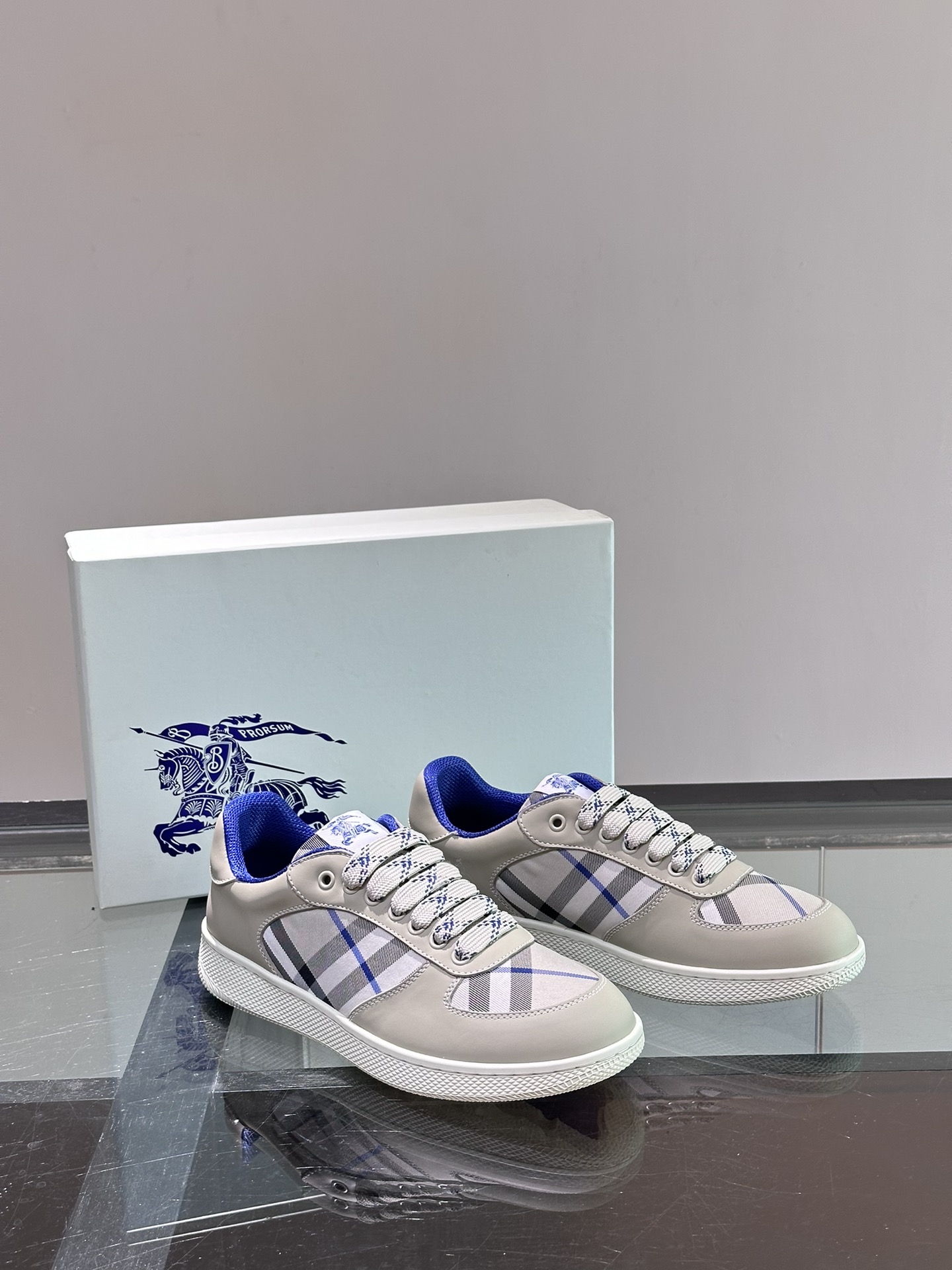 𝐁𝐔𝐑𝐁𝐁𝐄𝐑𝐑𝐘# Nuevo Burberry War Horse Check Casual Sneaker New Terrace Entrenadores casuales 