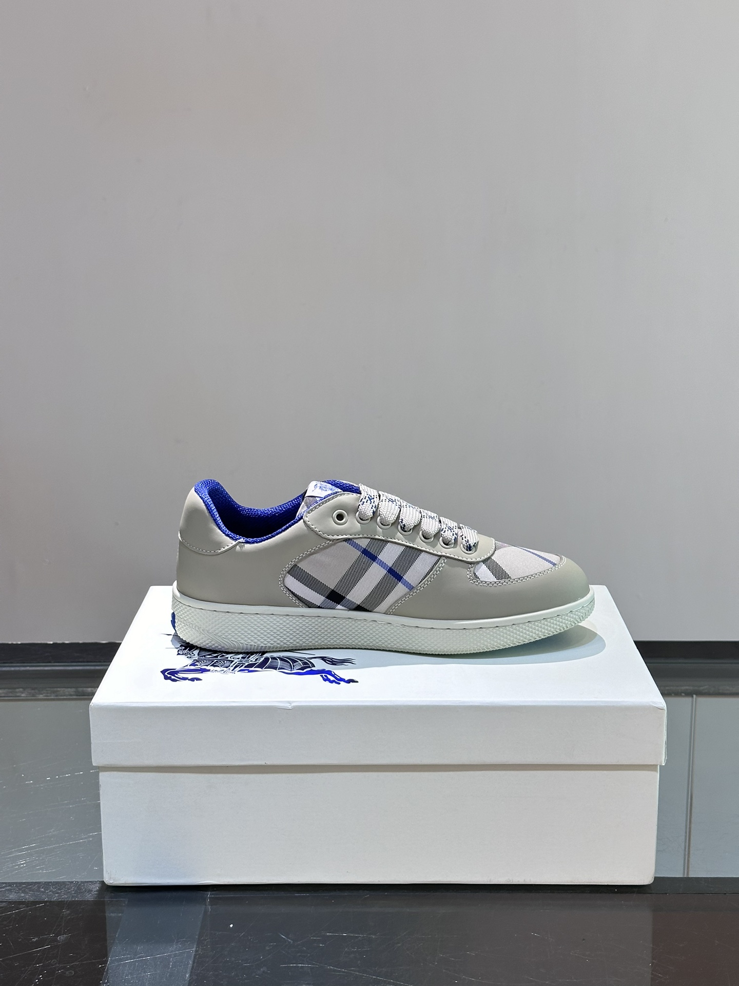 𝐁𝐔𝐑𝐁𝐁𝐄𝐑𝐑𝐘# Nuevo Burberry War Horse Check Casual Sneaker New Terrace Entrenadores casuales 