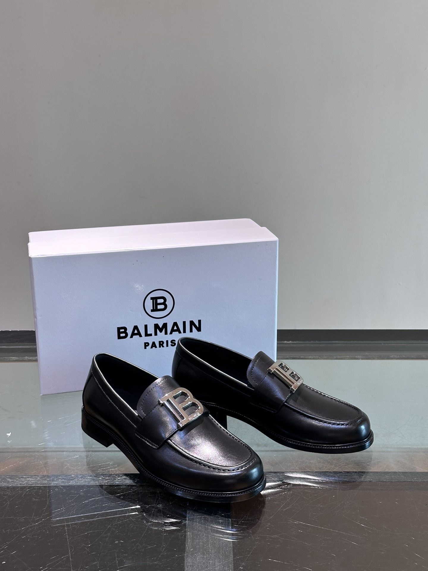 BALMAIN/巴尔曼新款男士皮鞋面料采用进口原版牛皮车缝线工艺打造全进口胎牛皮看得见的质感重工车线标配