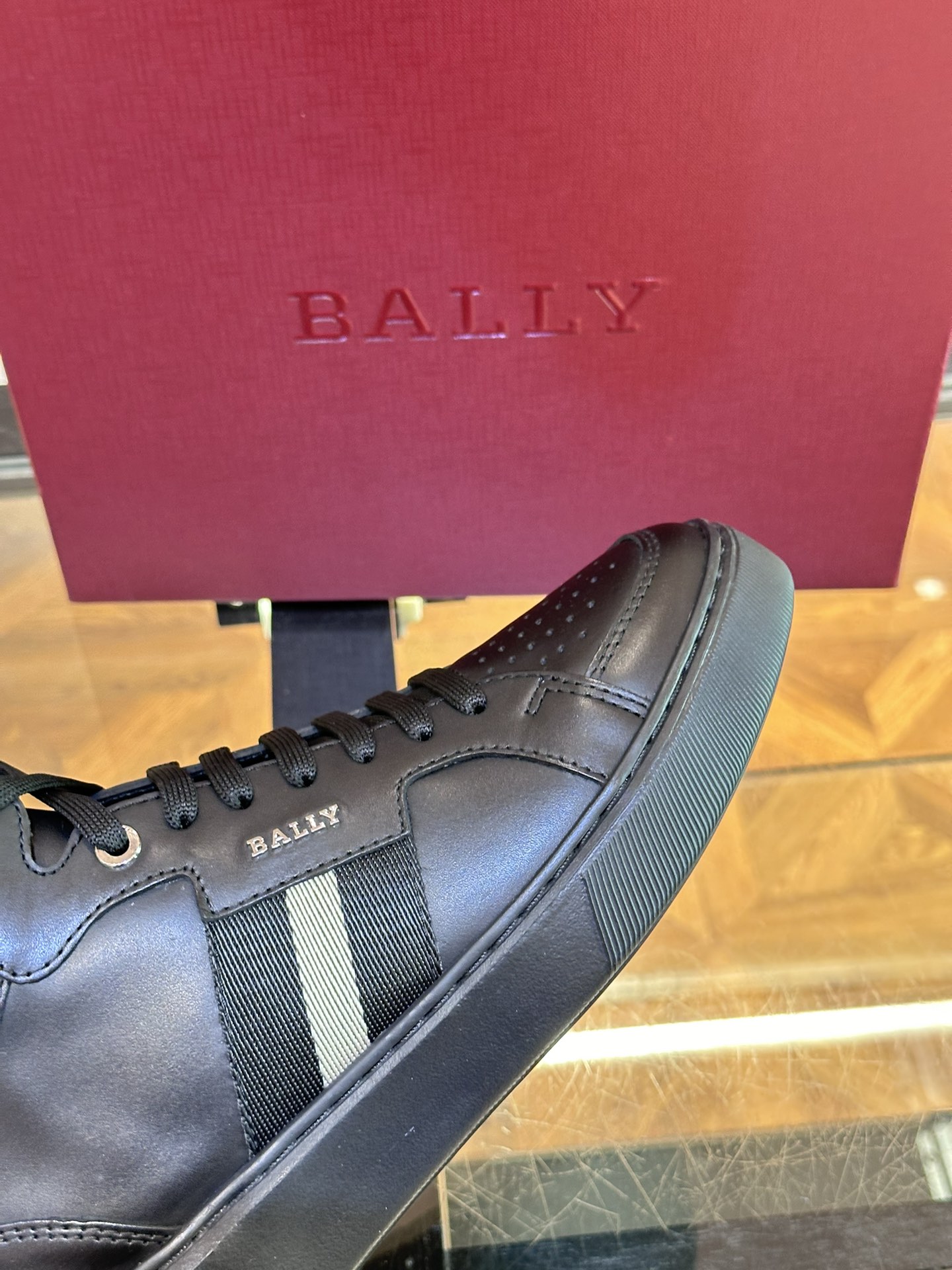 Bally/巴利Myles系列新款秋冬高帮皮革运动鞋原厂纳帕小牛皮面鞋头冲孔细节B家经典撞色织带装饰侧面