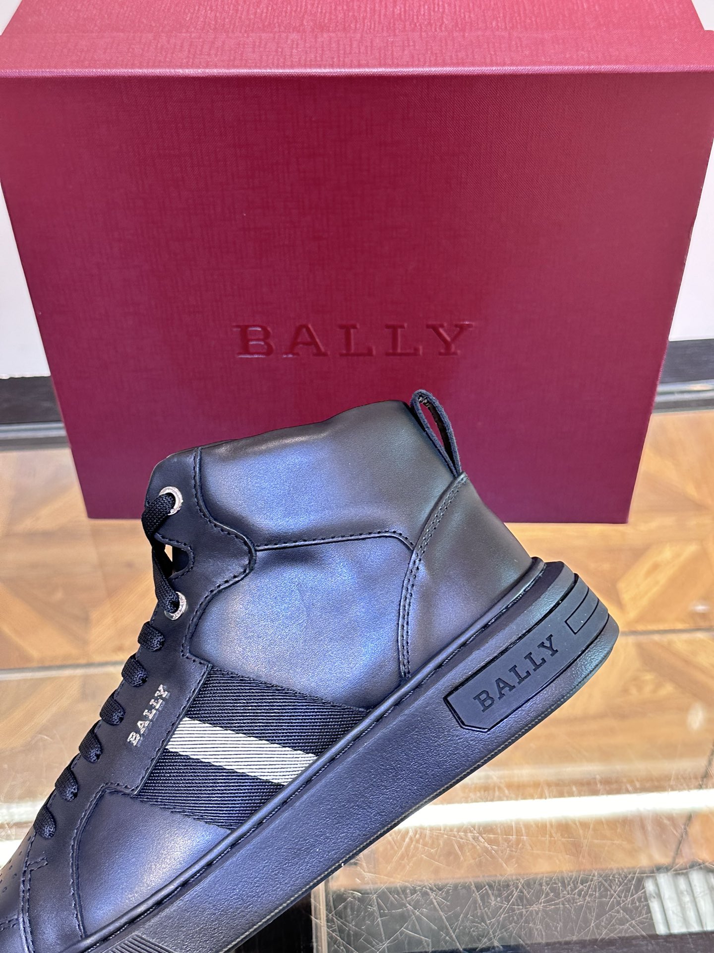 Bally/巴利Myles系列新款秋冬高帮皮革运动鞋原厂纳帕小牛皮面鞋头冲孔细节B家经典撞色织带装饰侧面