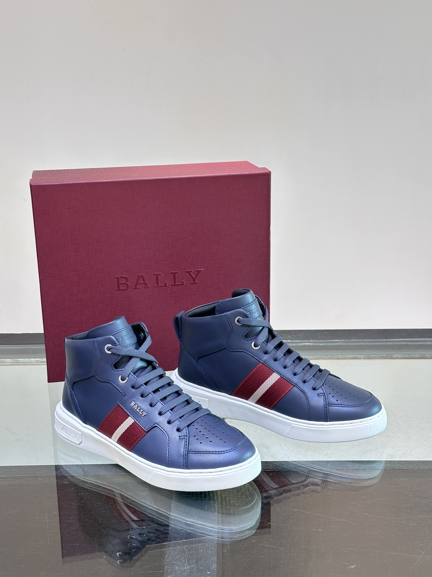 Bally/巴利Myles系列新款秋冬高帮皮革运动鞋原厂纳帕小牛皮面鞋头冲孔细节B家经典撞色织带装饰侧面