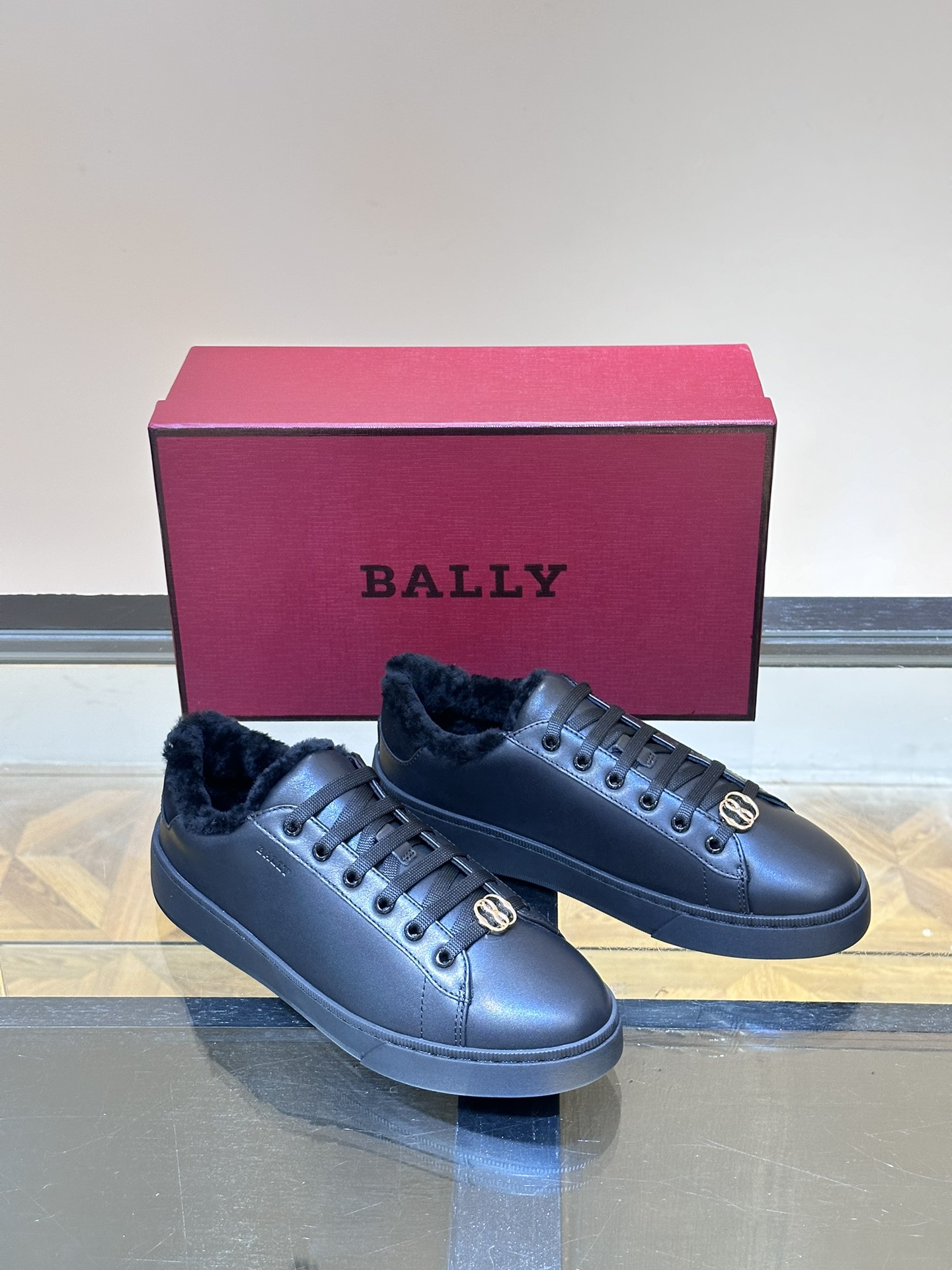 Bally/巴利新款男士冬季休闲运动鞋采用小牛皮鞋面皮质质感细腻光滑有光泽内里是进口羊毛毛茸茸的搭配原厂