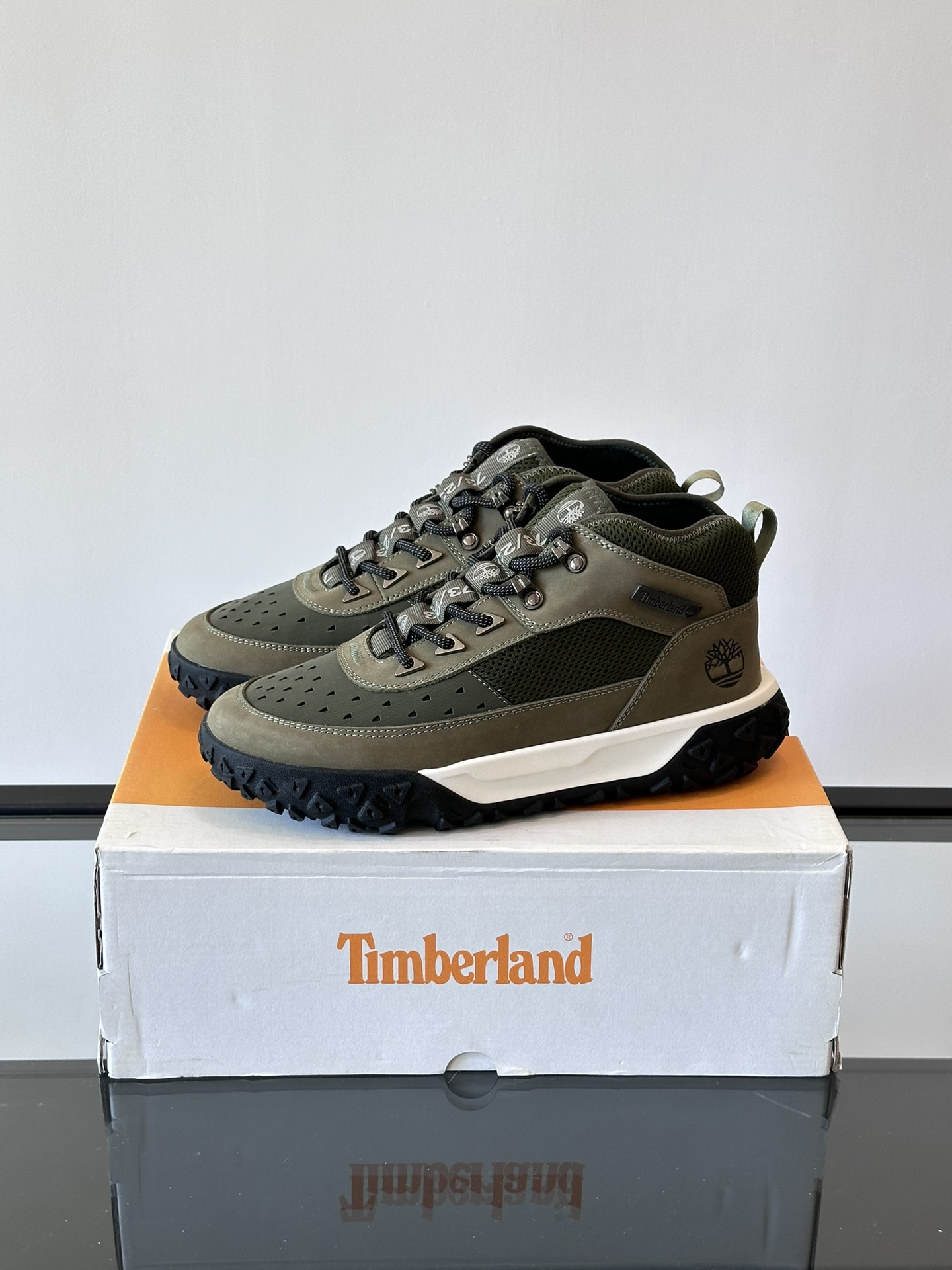 Timberland新款鞋型坦克抓地力穿着舒适防滑可户外城市多用途穿着无惧任何复杂地形设计感十足时尚拼色