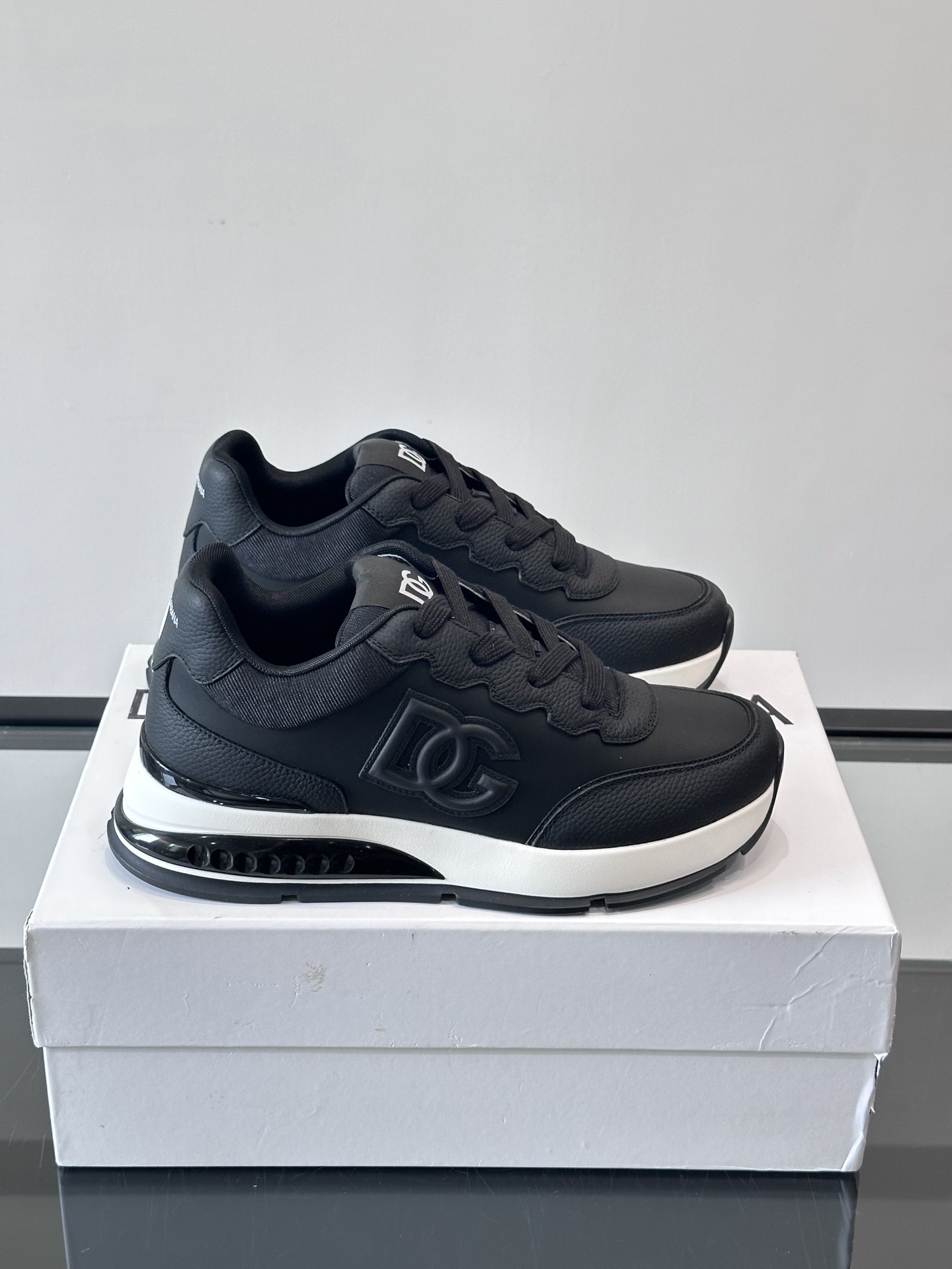 Dolce & Gabbana Men's Leather Lace-Up Sneakers - Stylish & Comfortable 2 i1758783199778 4387 0 0