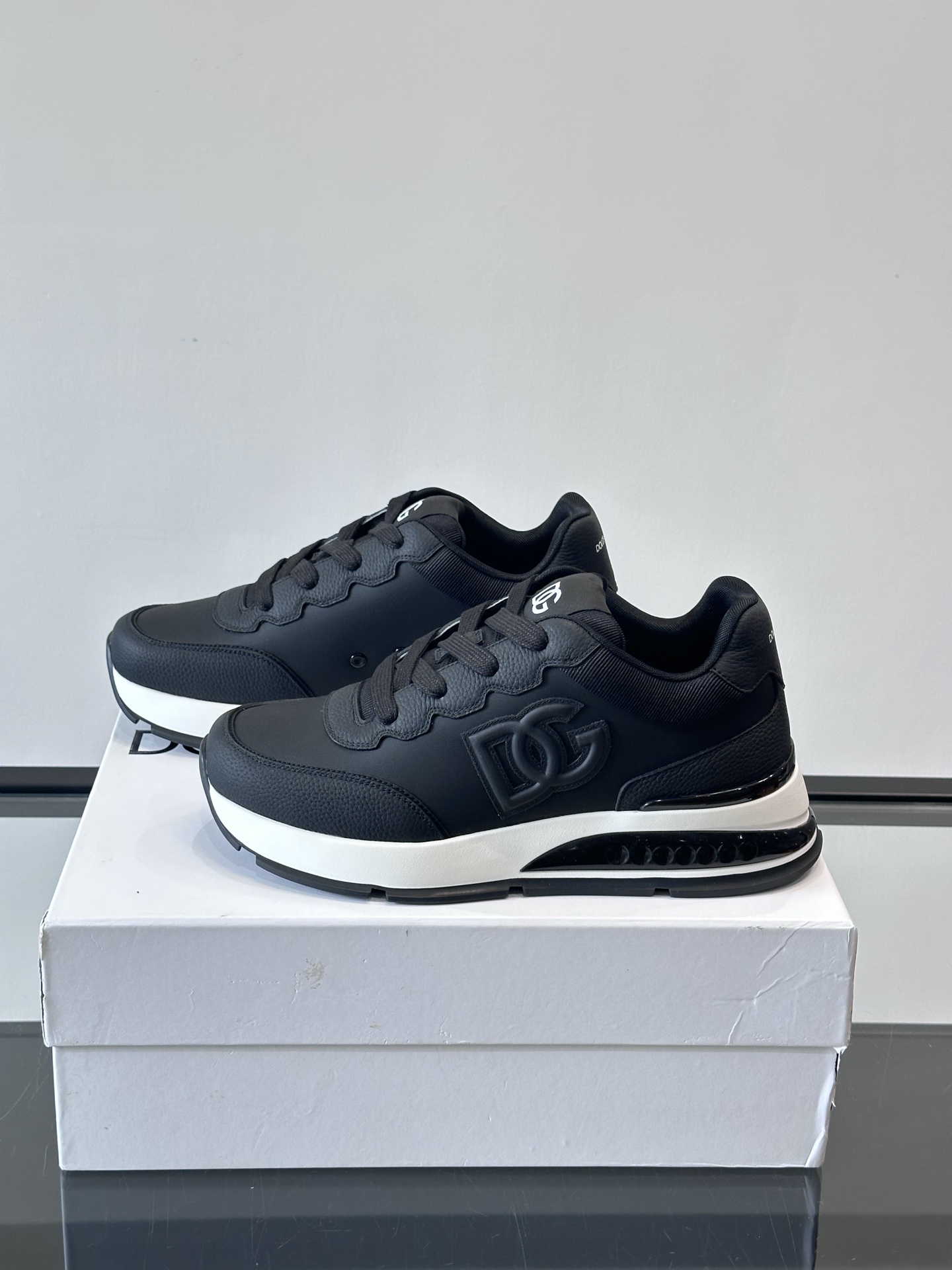 Dolce & Gabbana Men's Leather Lace-Up Sneakers - Stylish & Comfortable 4 i1758783204433 3761 0 2