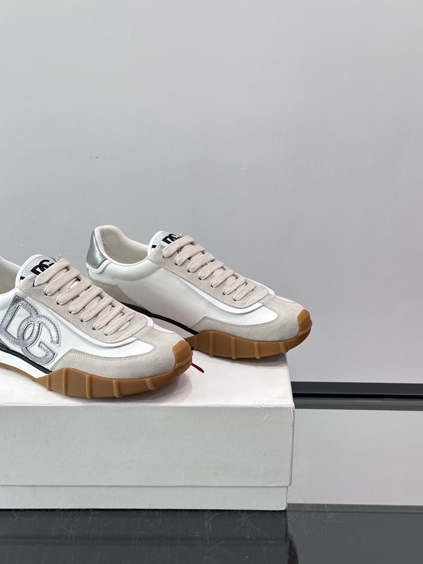 Dolce & Gabbana Men's Colorblock Leather Sneakers - Modern & Stylish 8 i1758784387601 1286 0 6