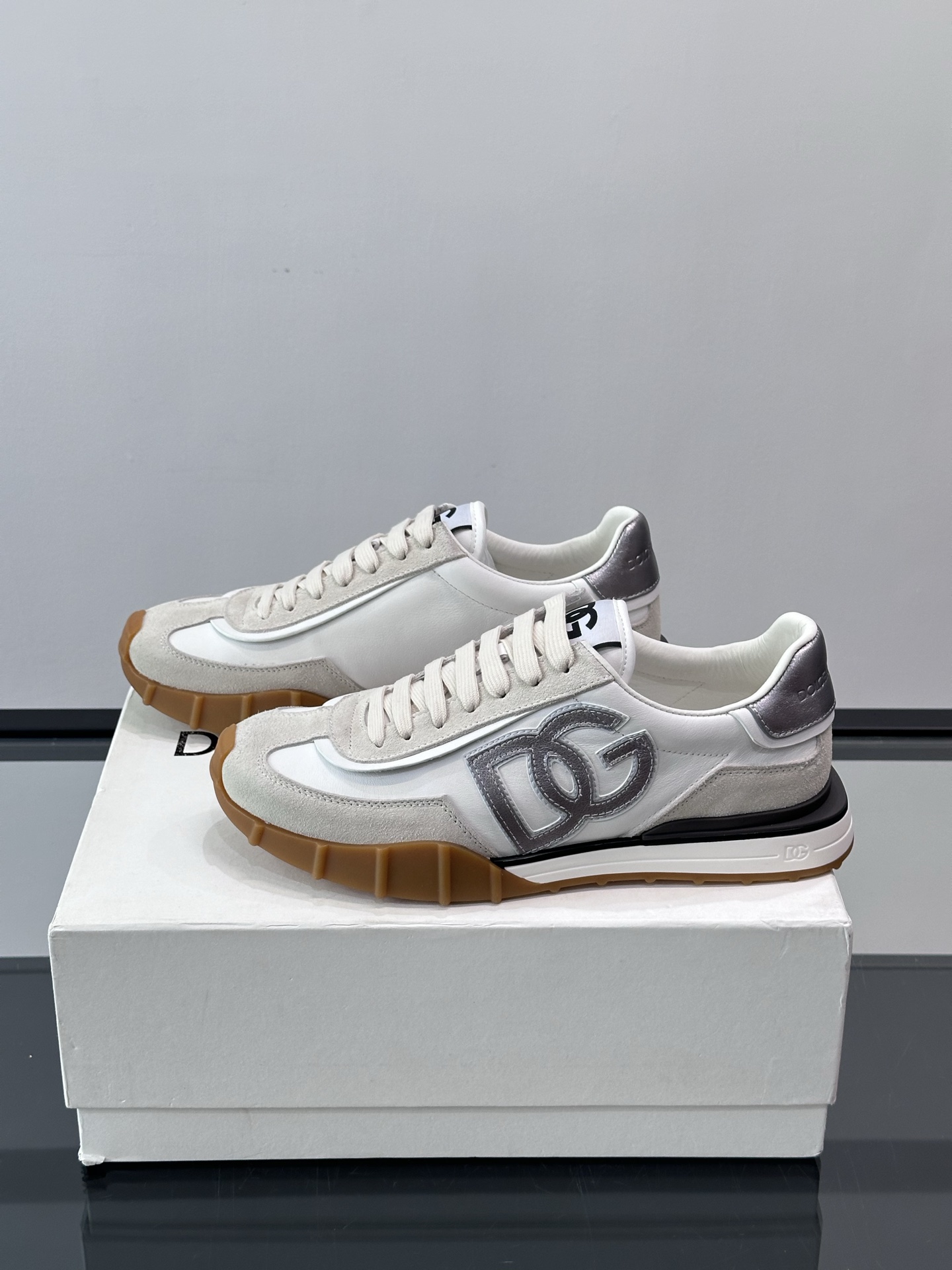 Dolce & Gabbana Men's Colorblock Leather Sneakers - Modern & Stylish 4 i1758784389029 2551 0 2