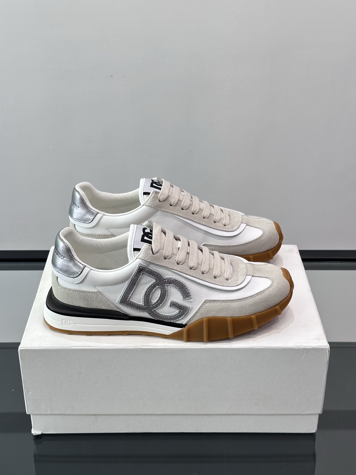 Dolce & Gabbana Men's Colorblock Leather Sneakers - Modern & Stylish 2 i1758784389041 3812 0 0