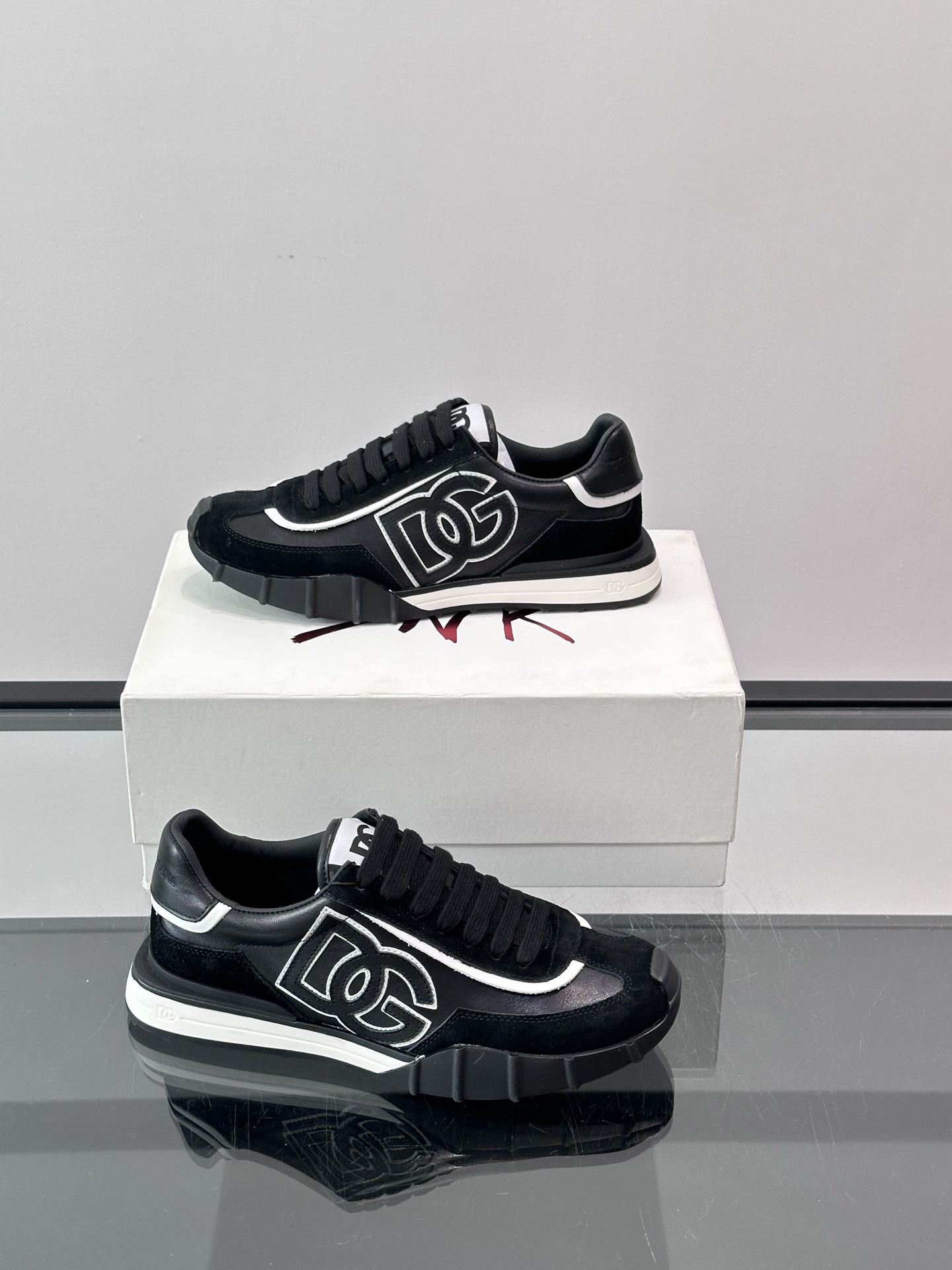 Dolce & Gabbana Men's Multicolor Leather Sneakers - Stylish & Comfortable 5 i1758784416230 4396 0 3